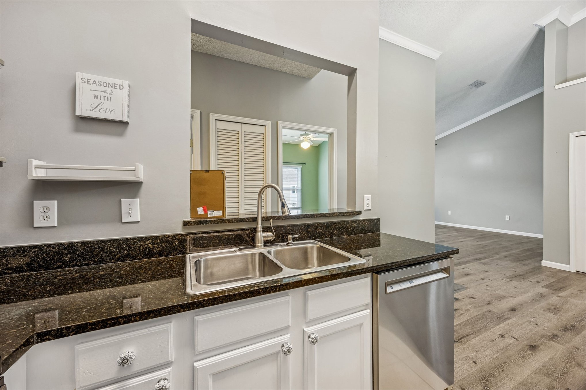 1601 NECTARINE STREET G8