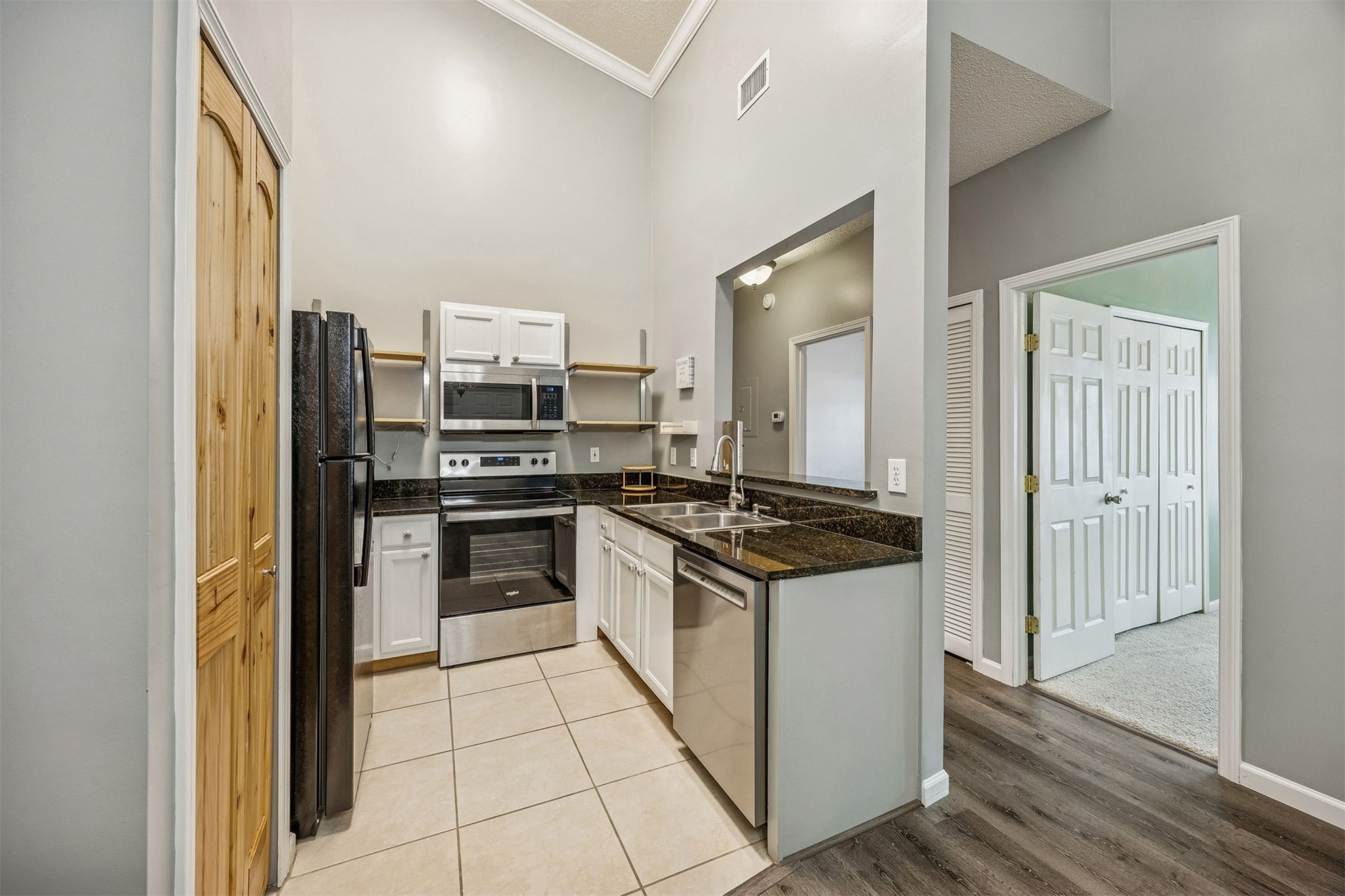 1601 NECTARINE STREET G8