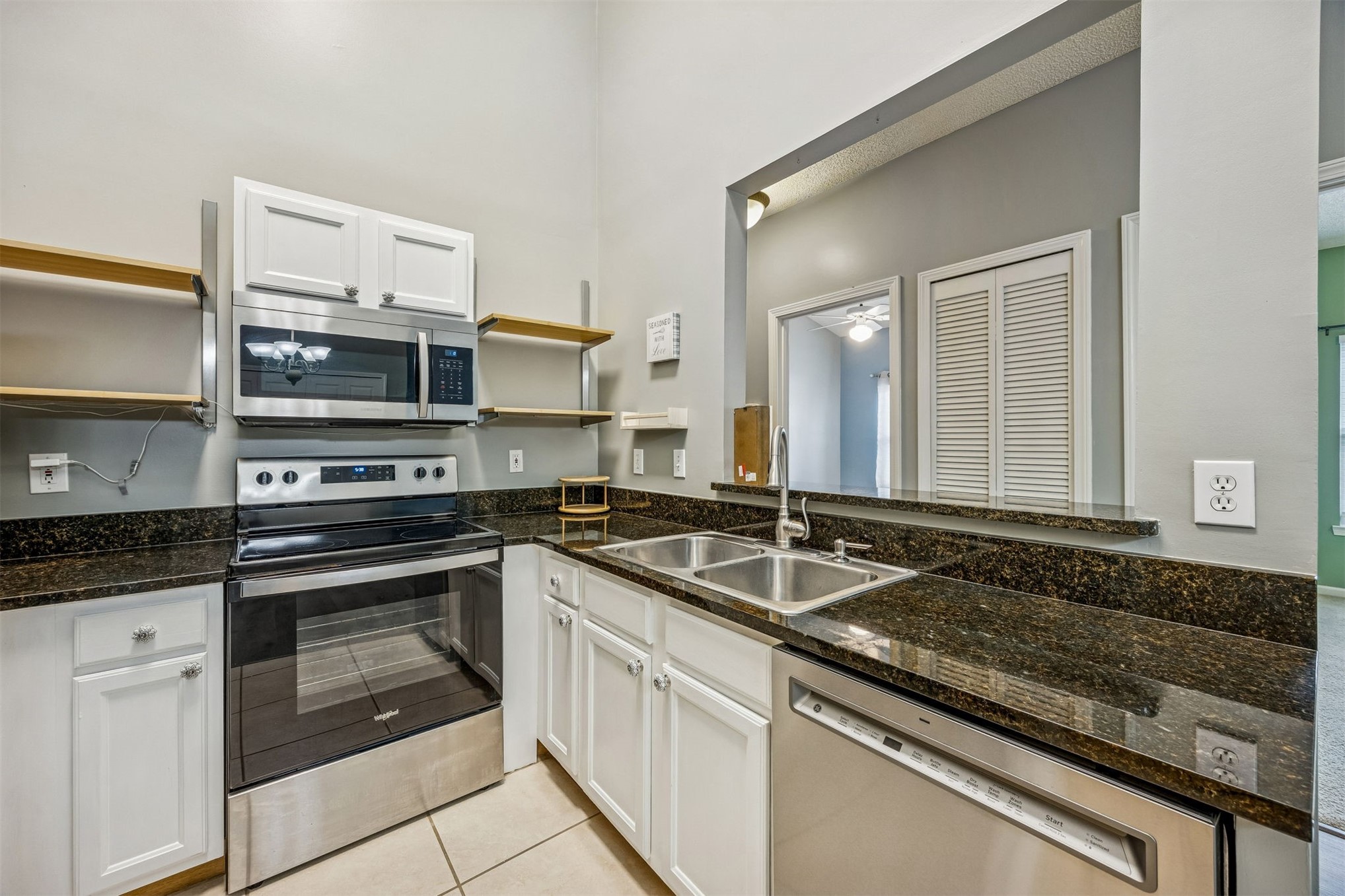 1601 NECTARINE STREET G8