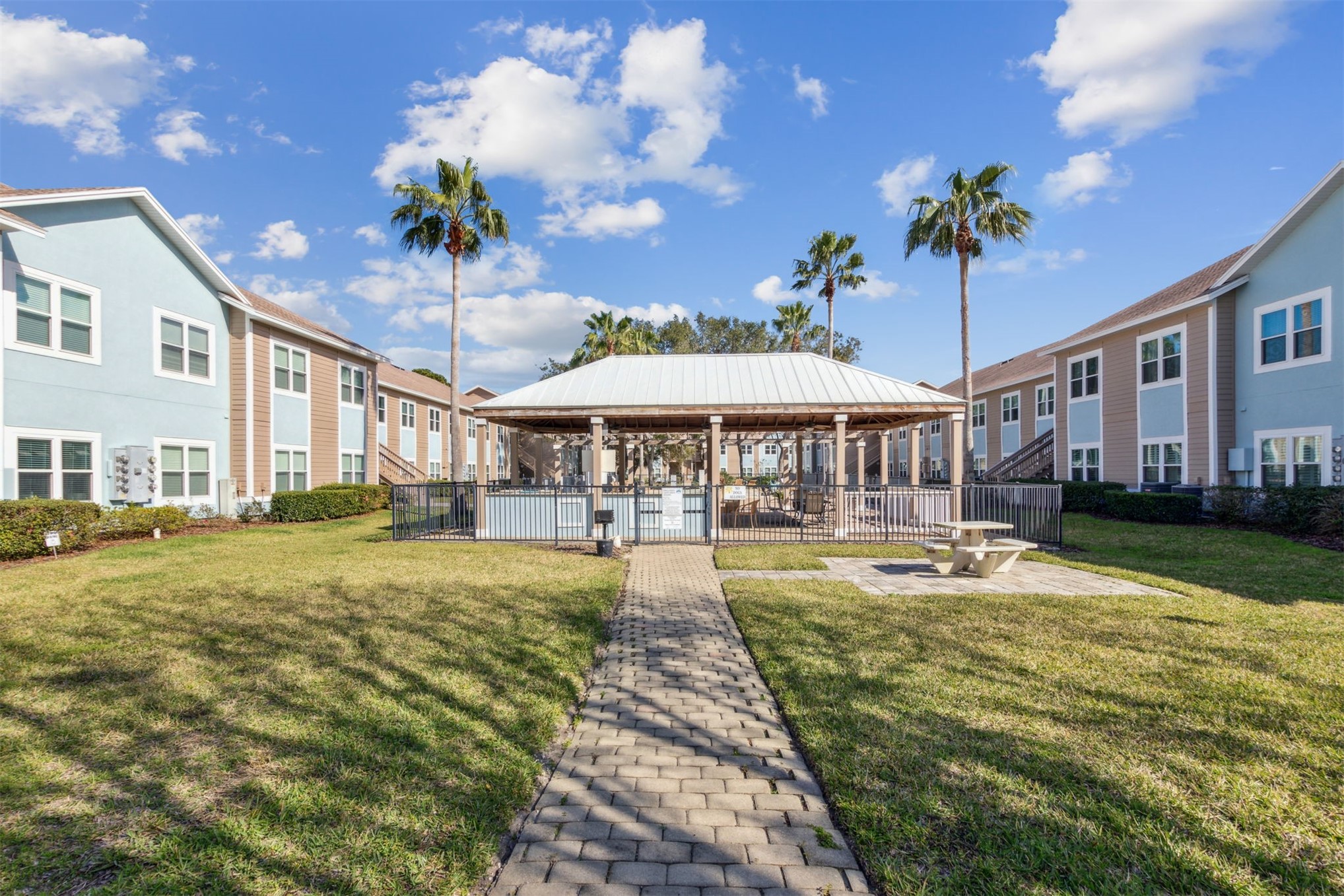 1601 NECTARINE STREET G8