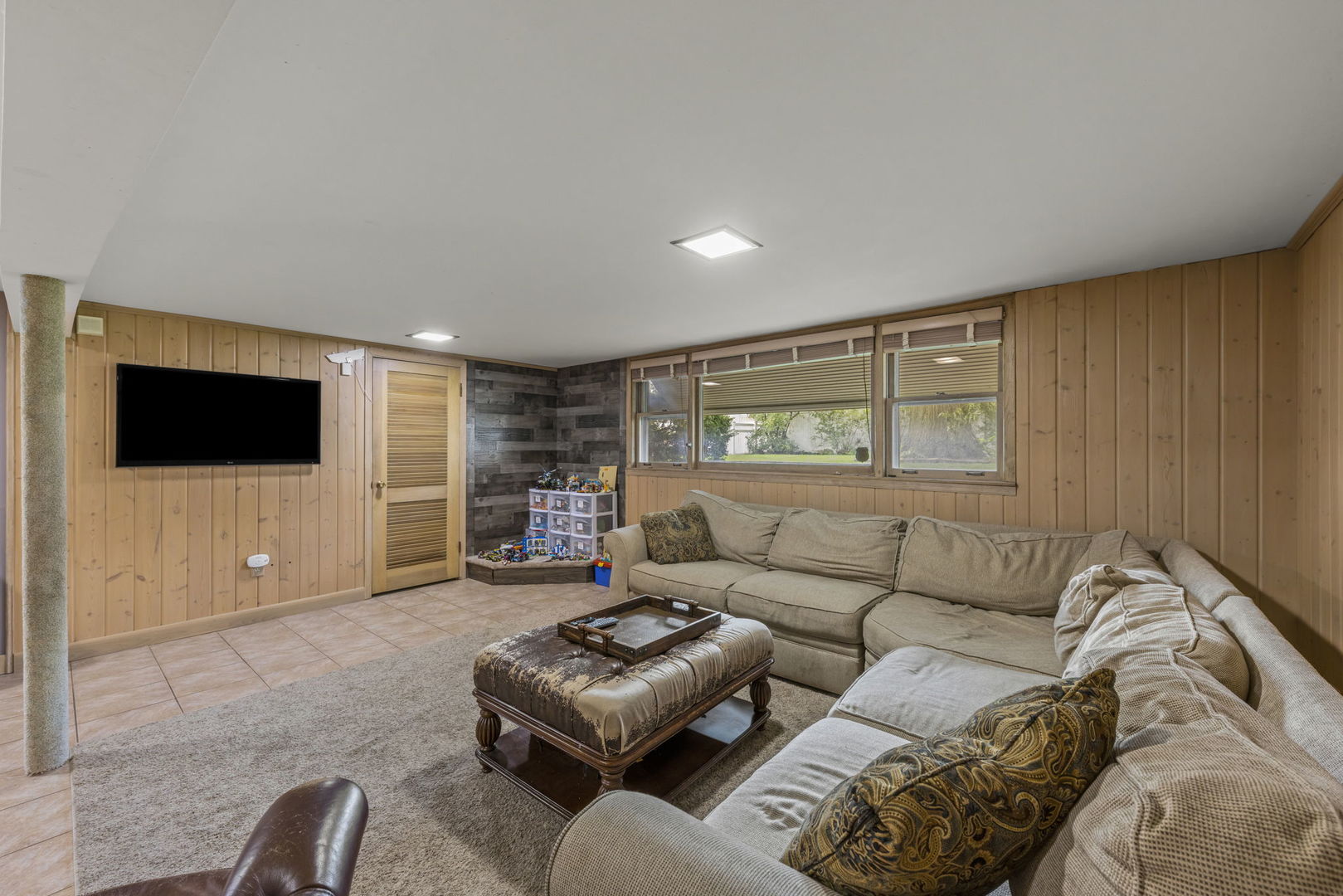 6905 W Linden Drive