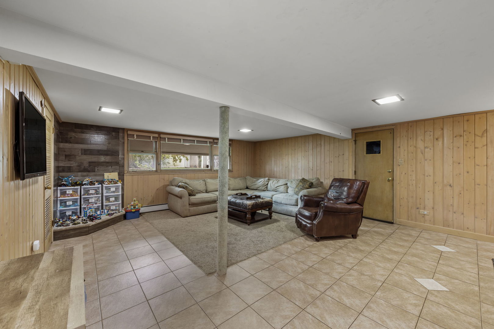 6905 W Linden Drive