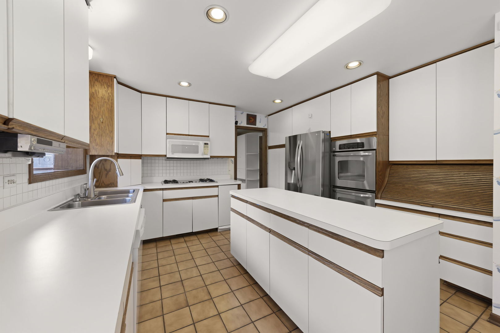 3043 Bonnie Brae
