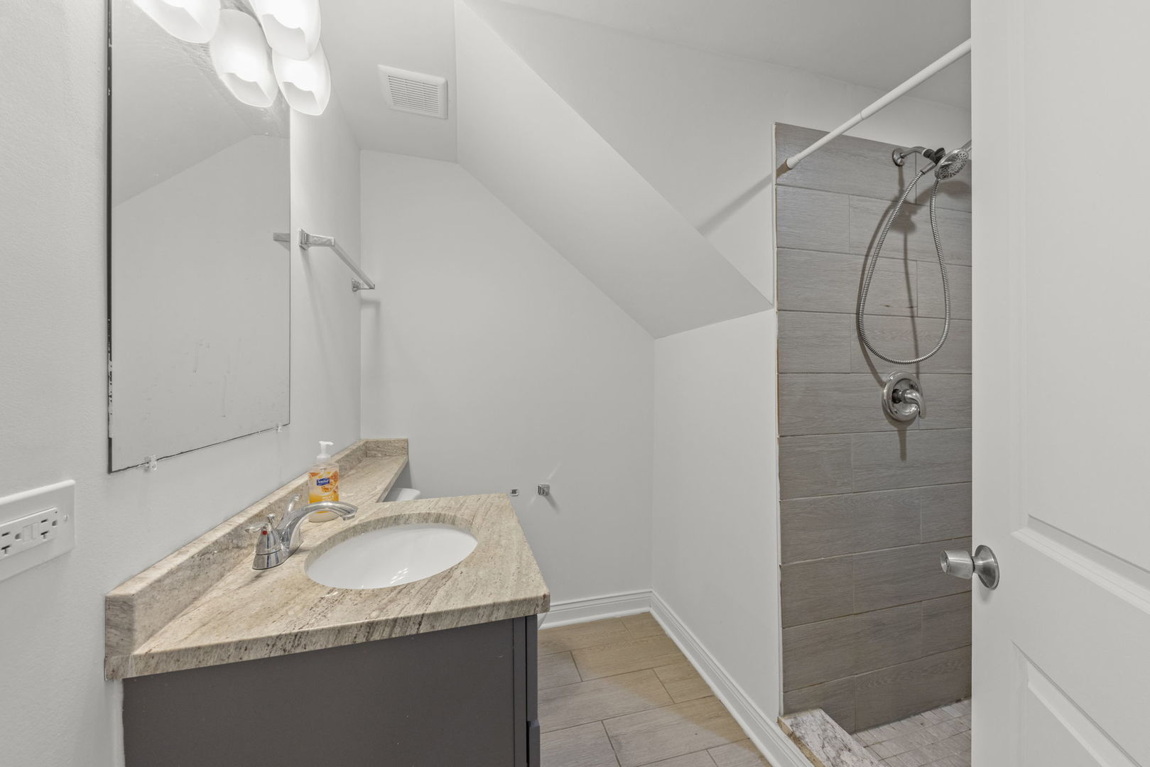 11616 S Racine Avenue