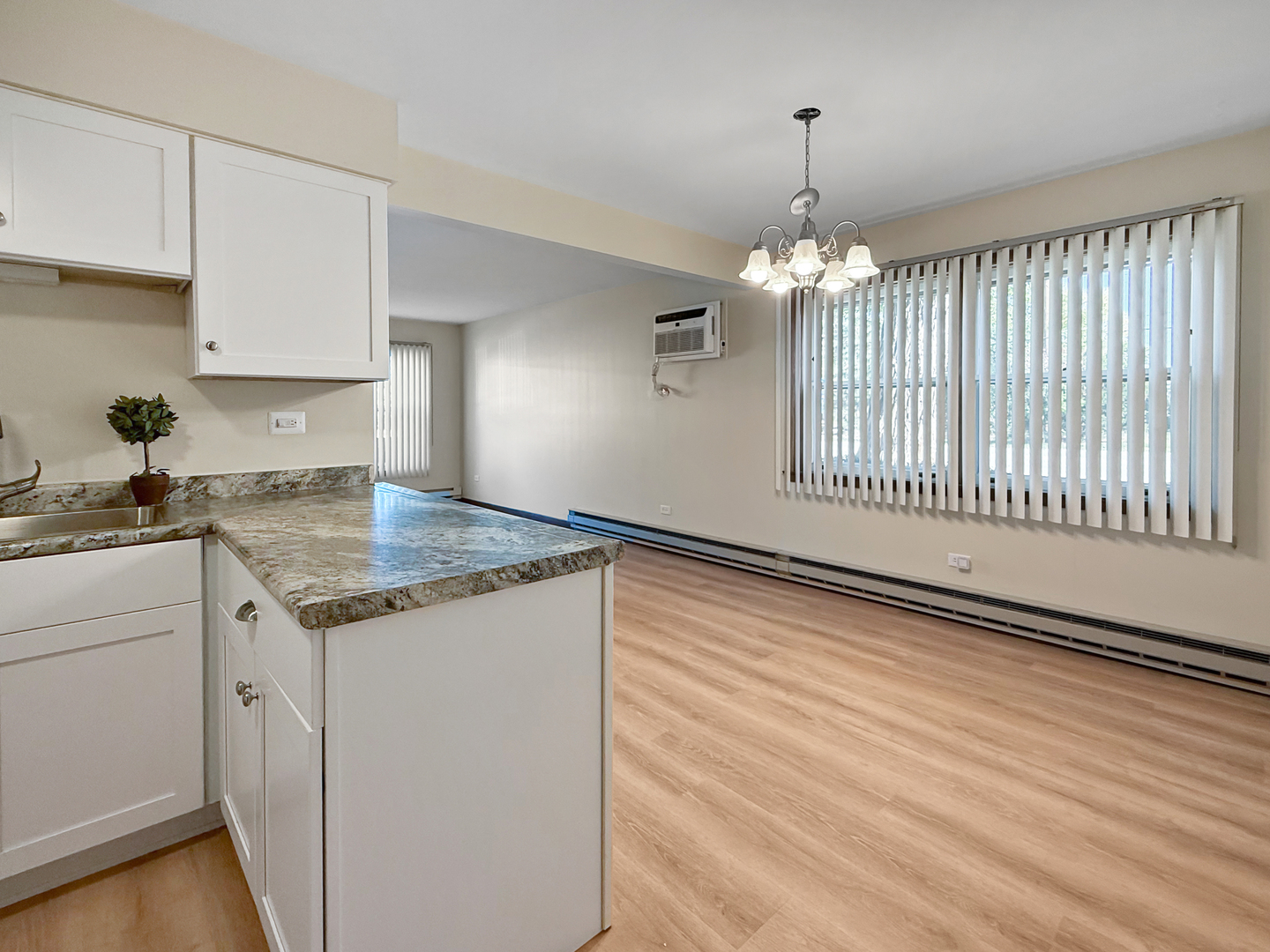2025 Maple Road Unit: 1E