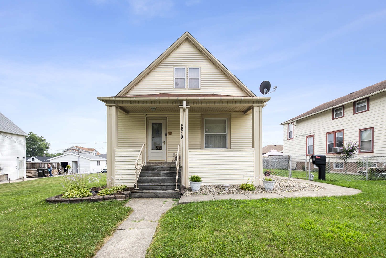 2819 Commercial Avenue