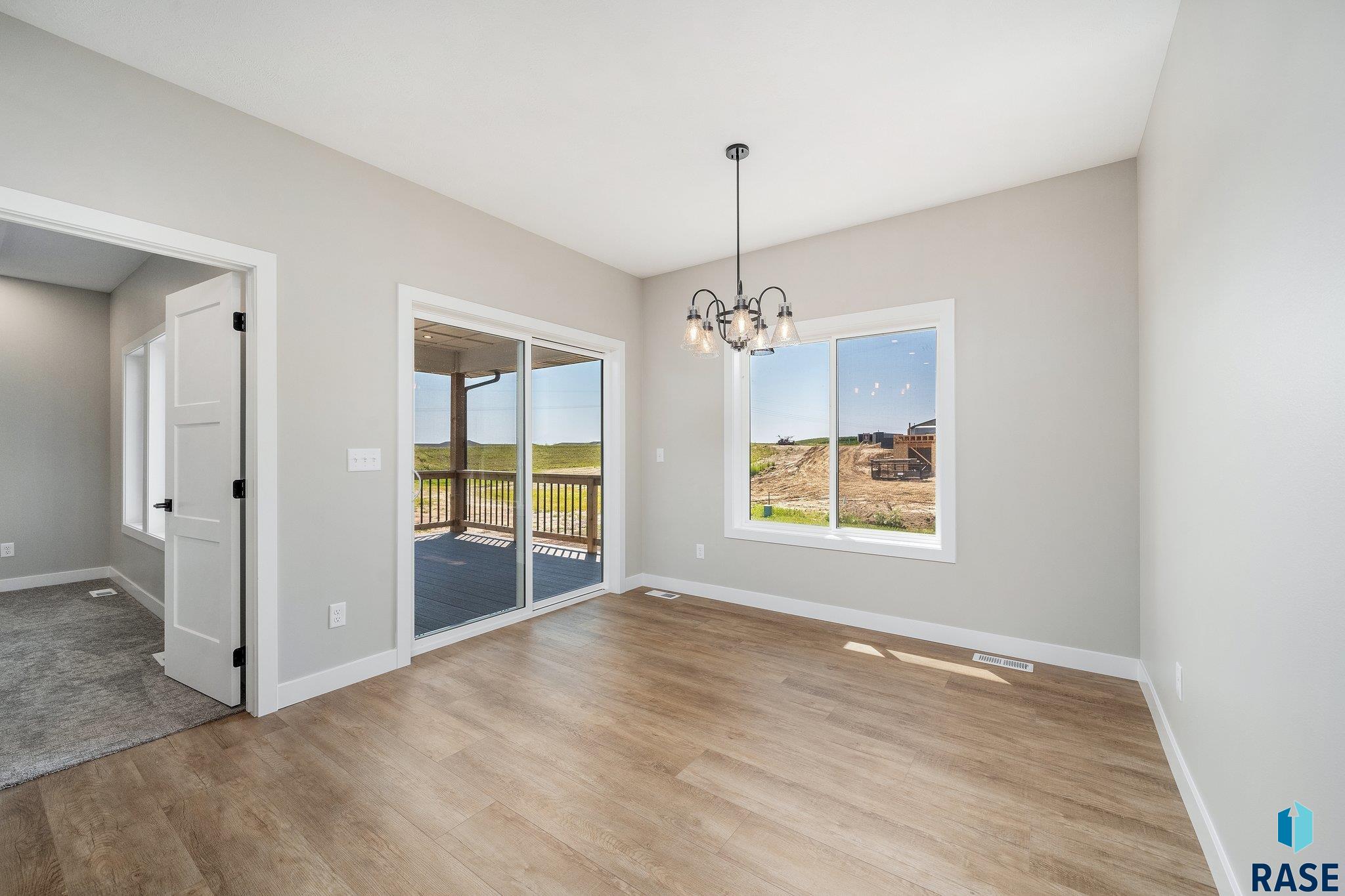 5601 E Saddle Ridge Cir