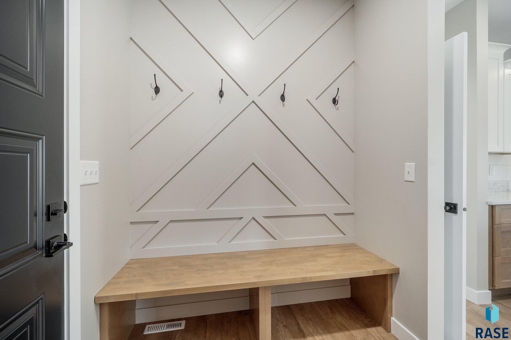 5601 E Saddle Ridge Cir