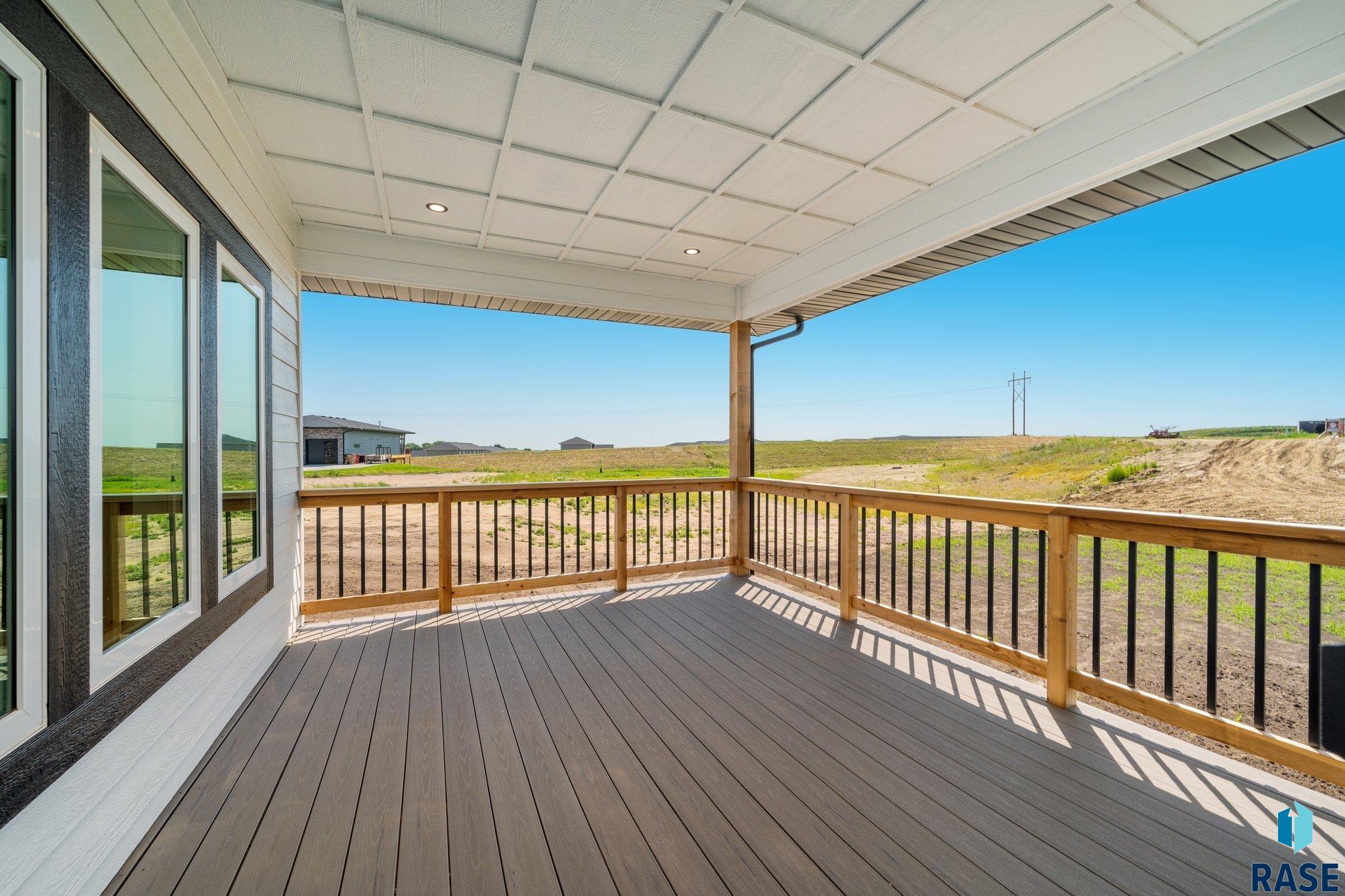 5601 E Saddle Ridge Cir