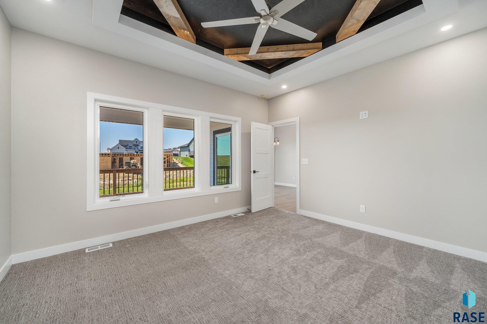 5601 E Saddle Ridge Cir