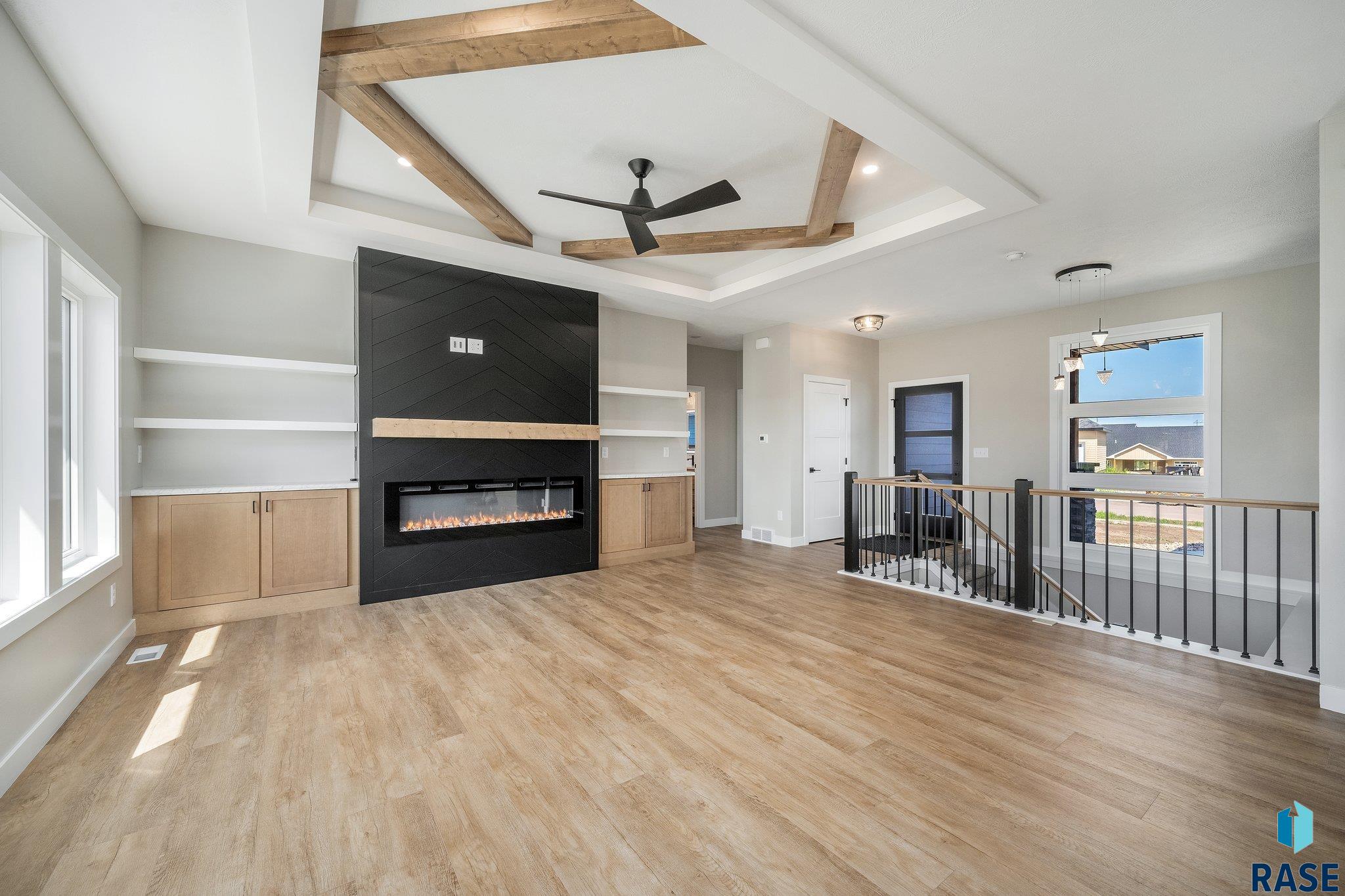 5601 E Saddle Ridge Cir