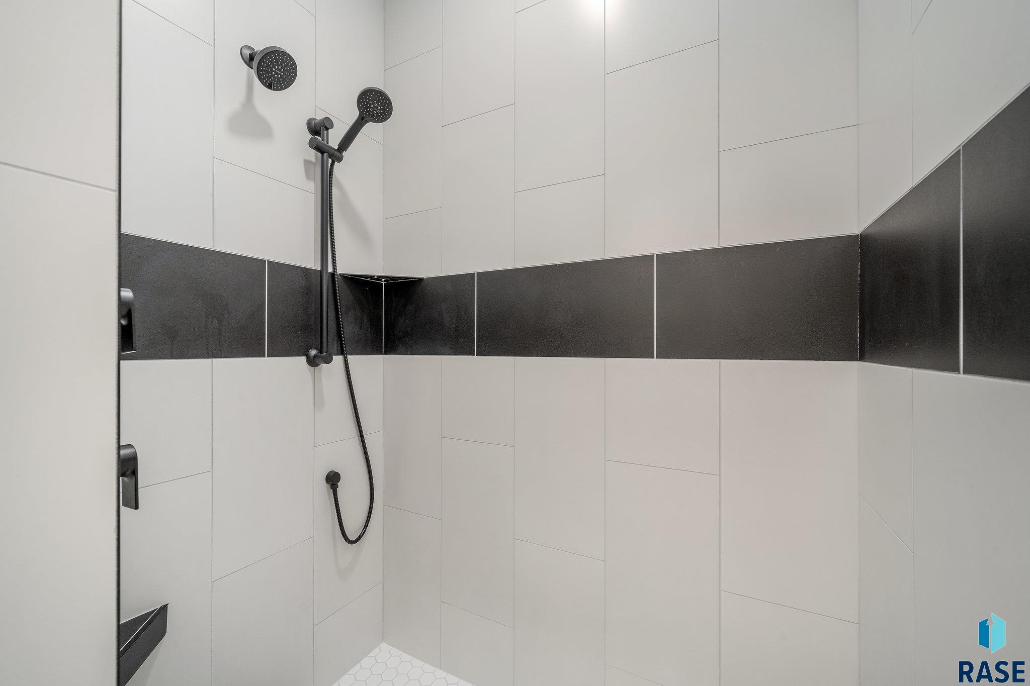 5601 E Saddle Ridge Cir