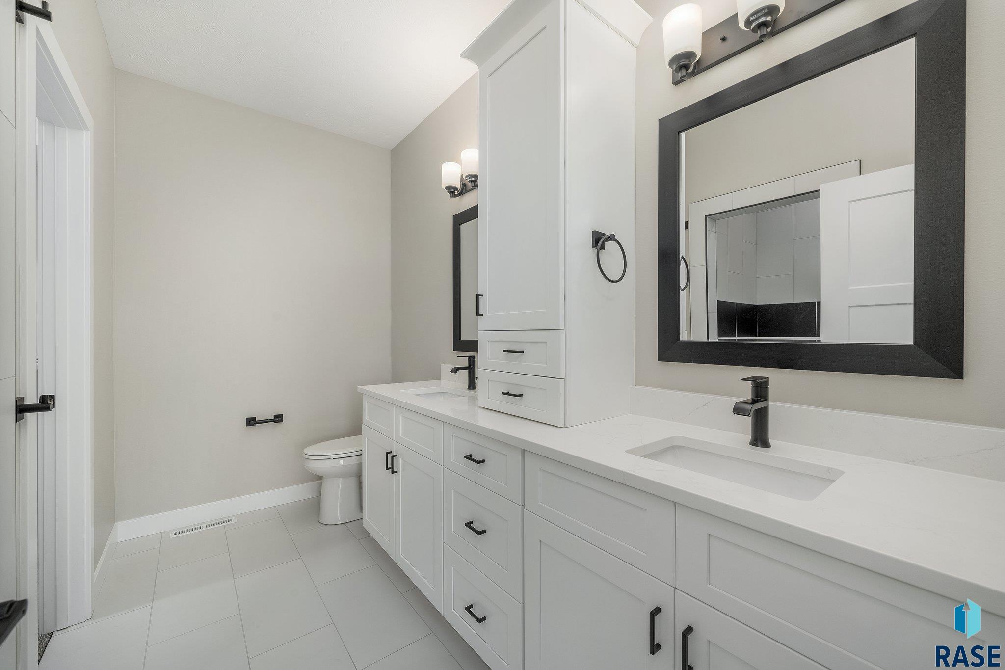 5601 E Saddle Ridge Cir