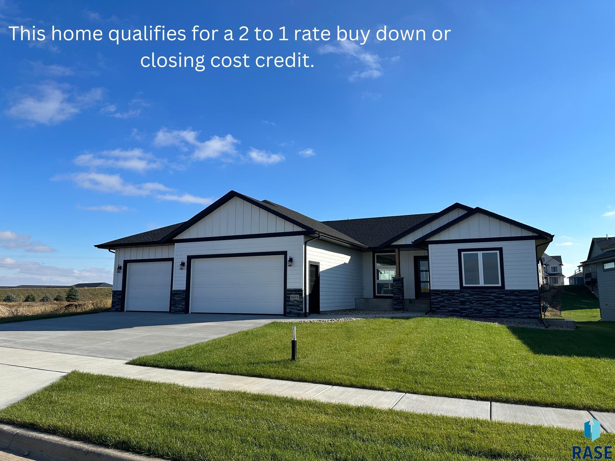 5601 E Saddle Ridge Cir