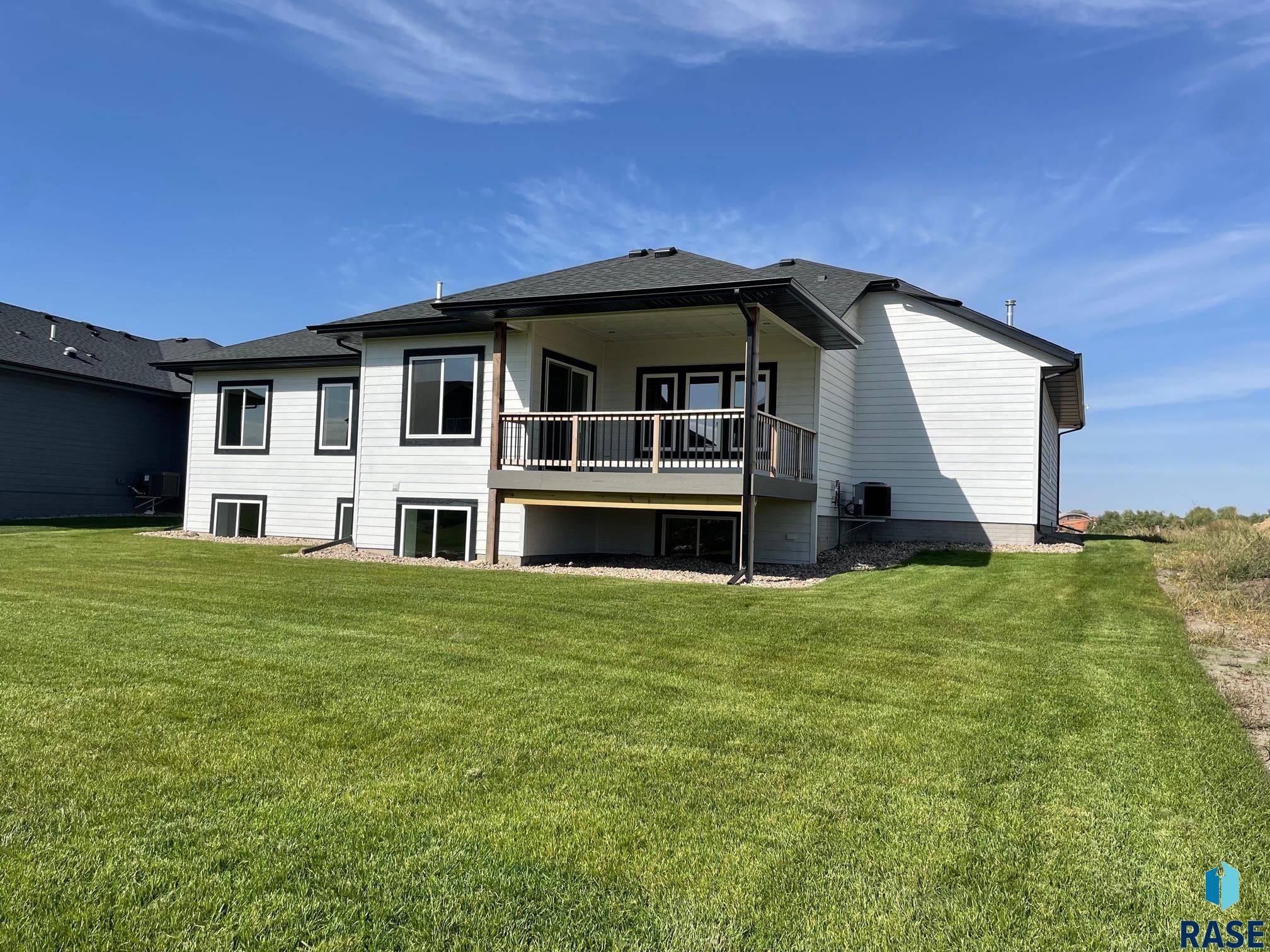 5601 E Saddle Ridge Cir