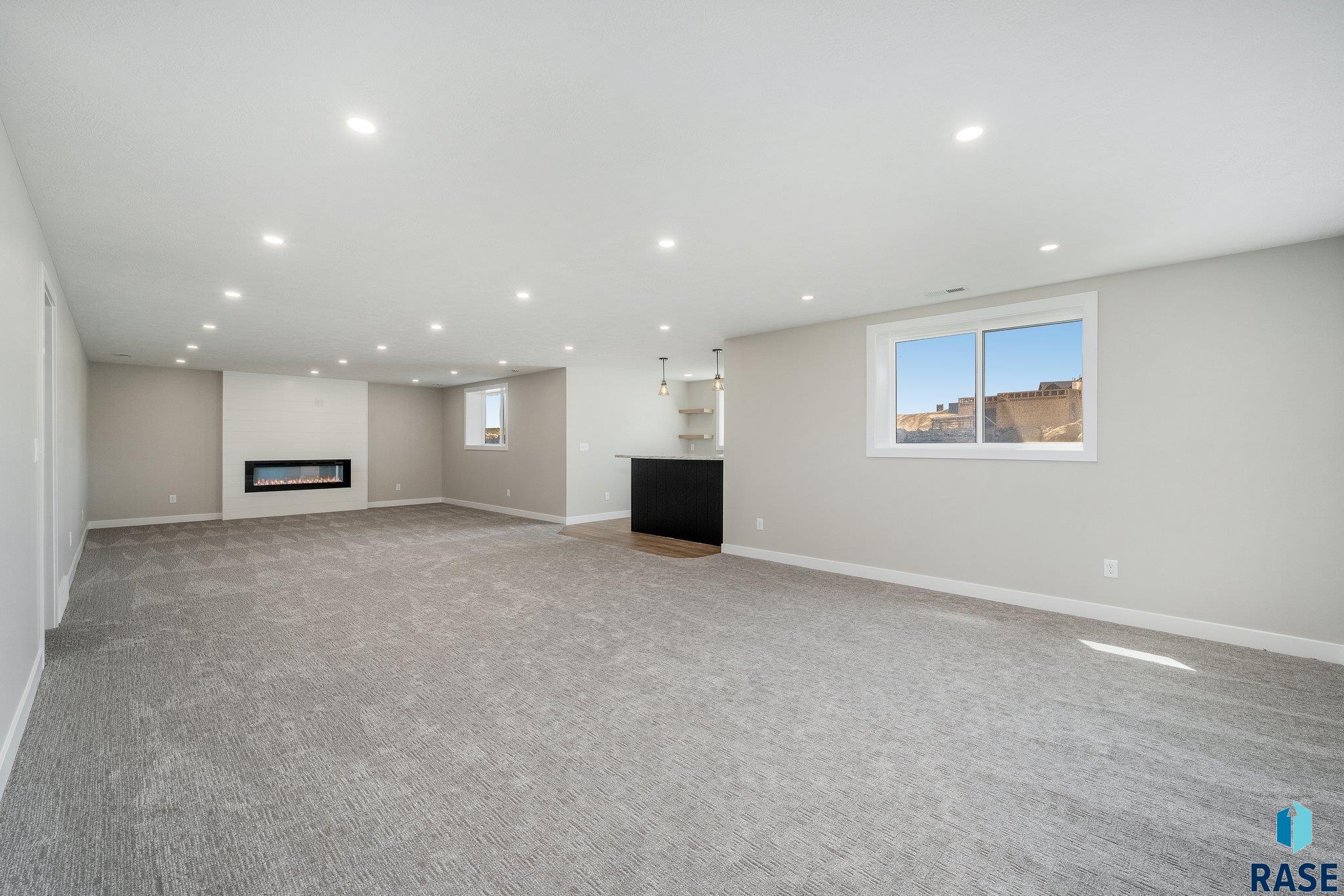 5601 E Saddle Ridge Cir