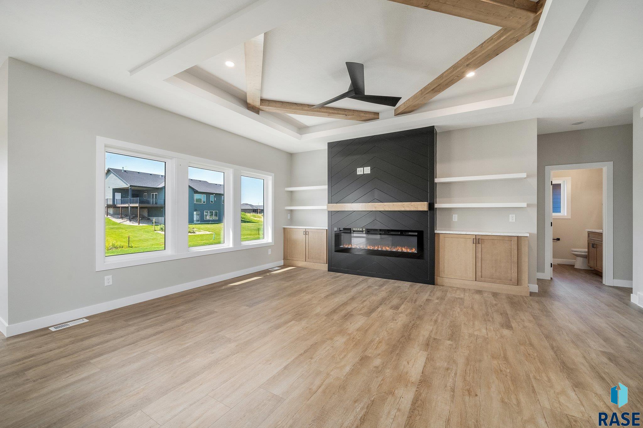 5601 E Saddle Ridge Cir