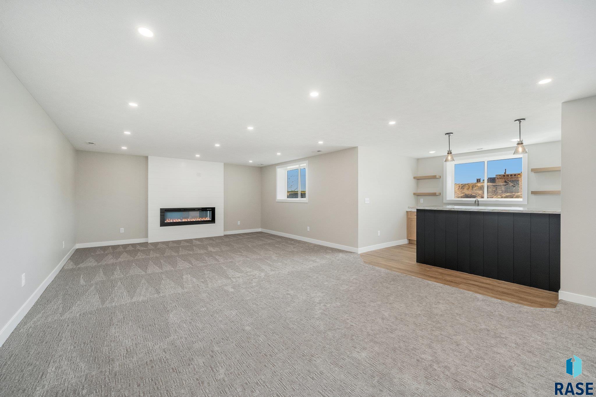 5601 E Saddle Ridge Cir