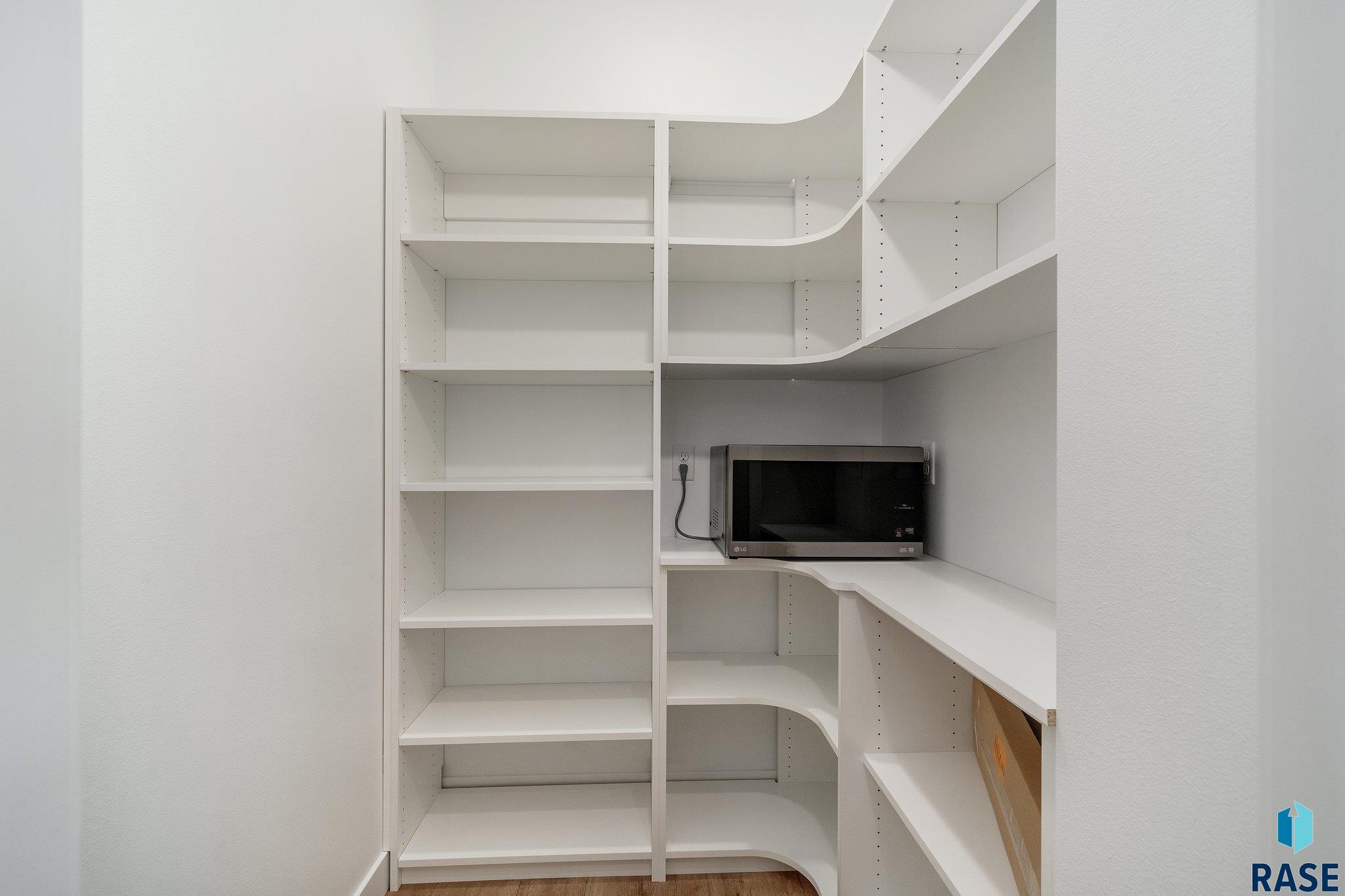 5601 E Saddle Ridge Cir