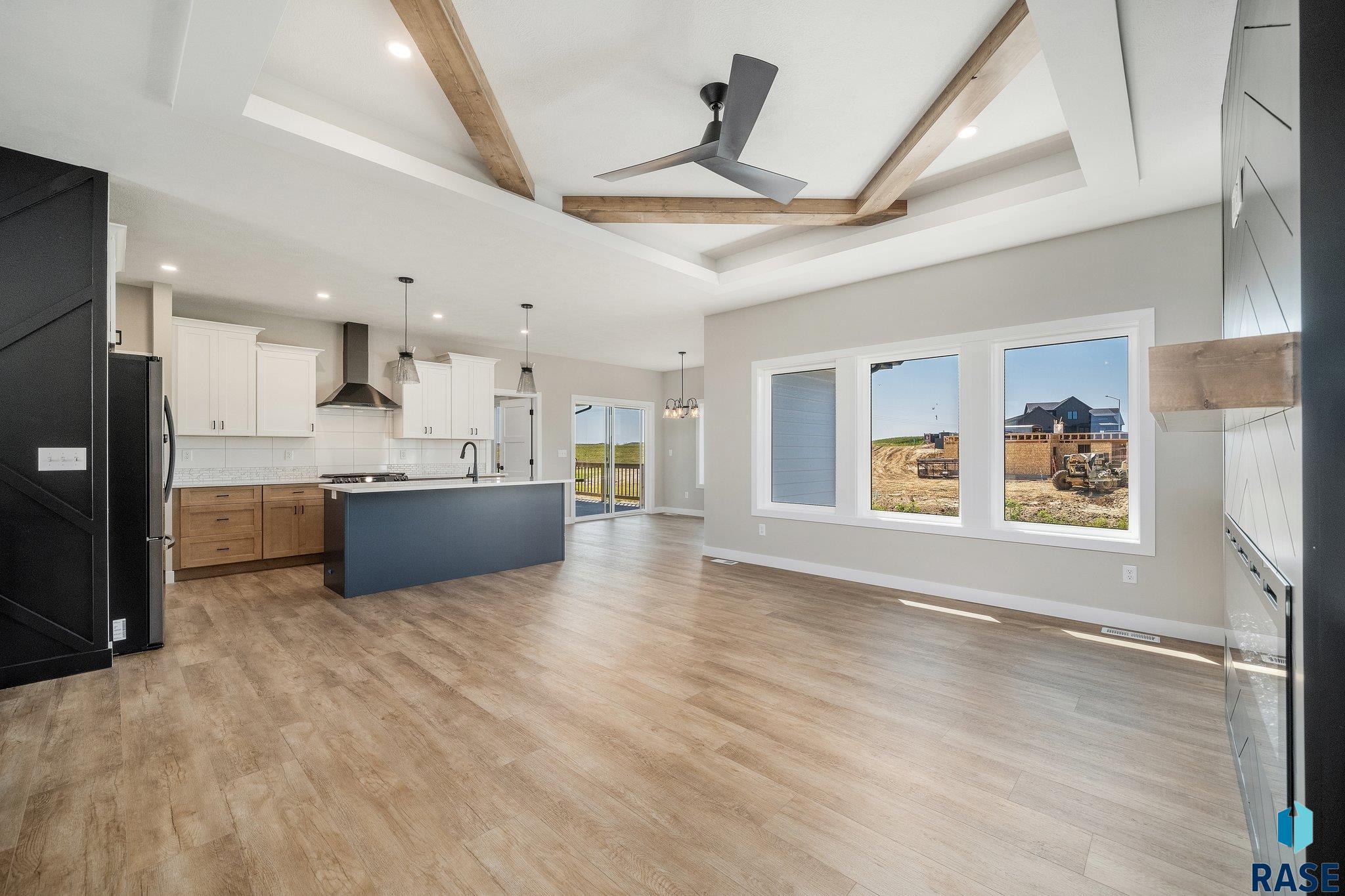 5601 E Saddle Ridge Cir