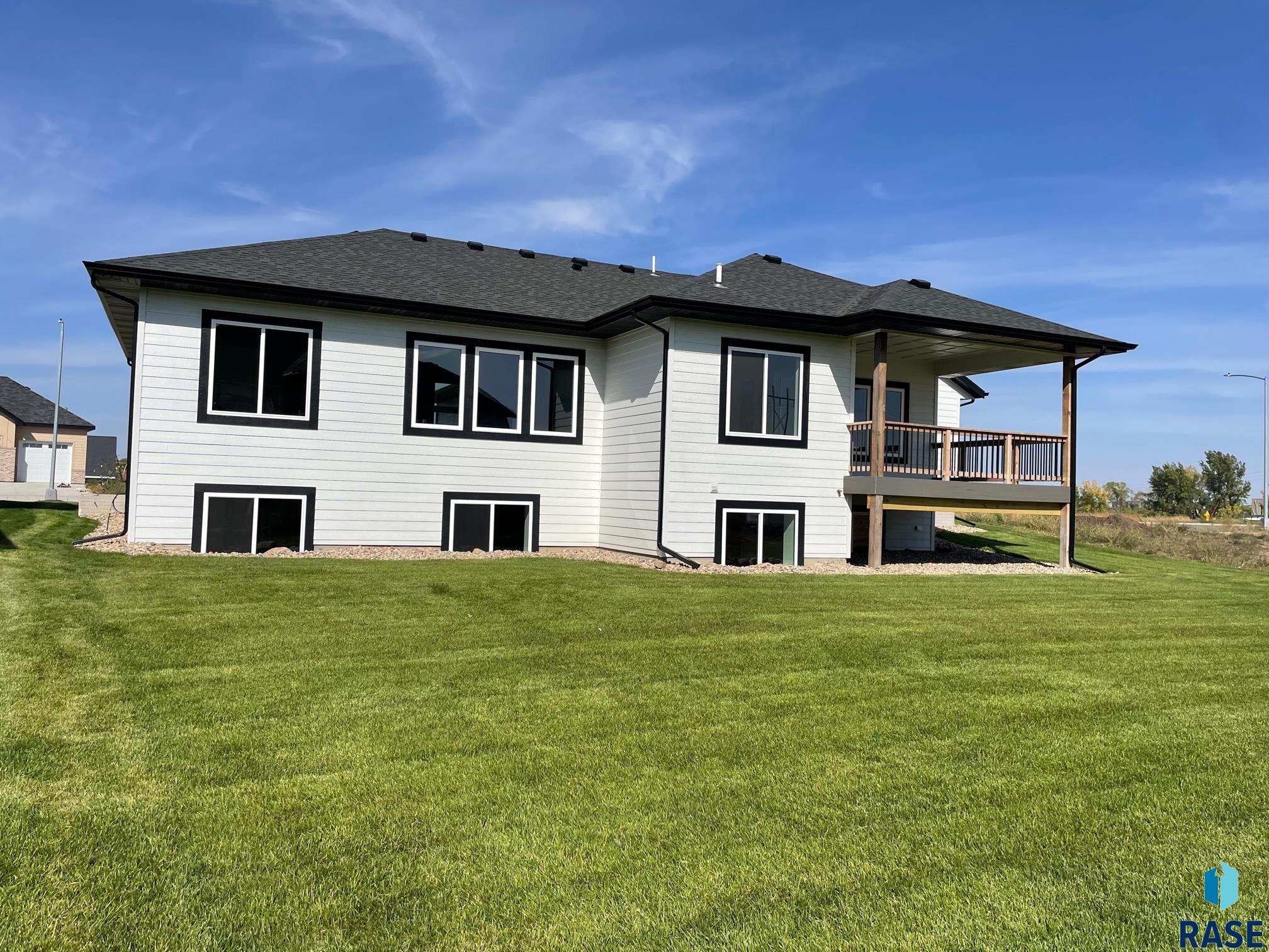 5601 E Saddle Ridge Cir