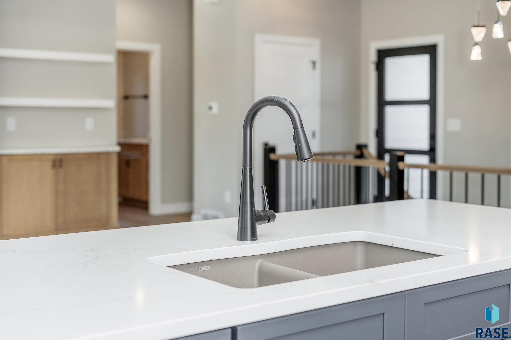 5601 E Saddle Ridge Cir