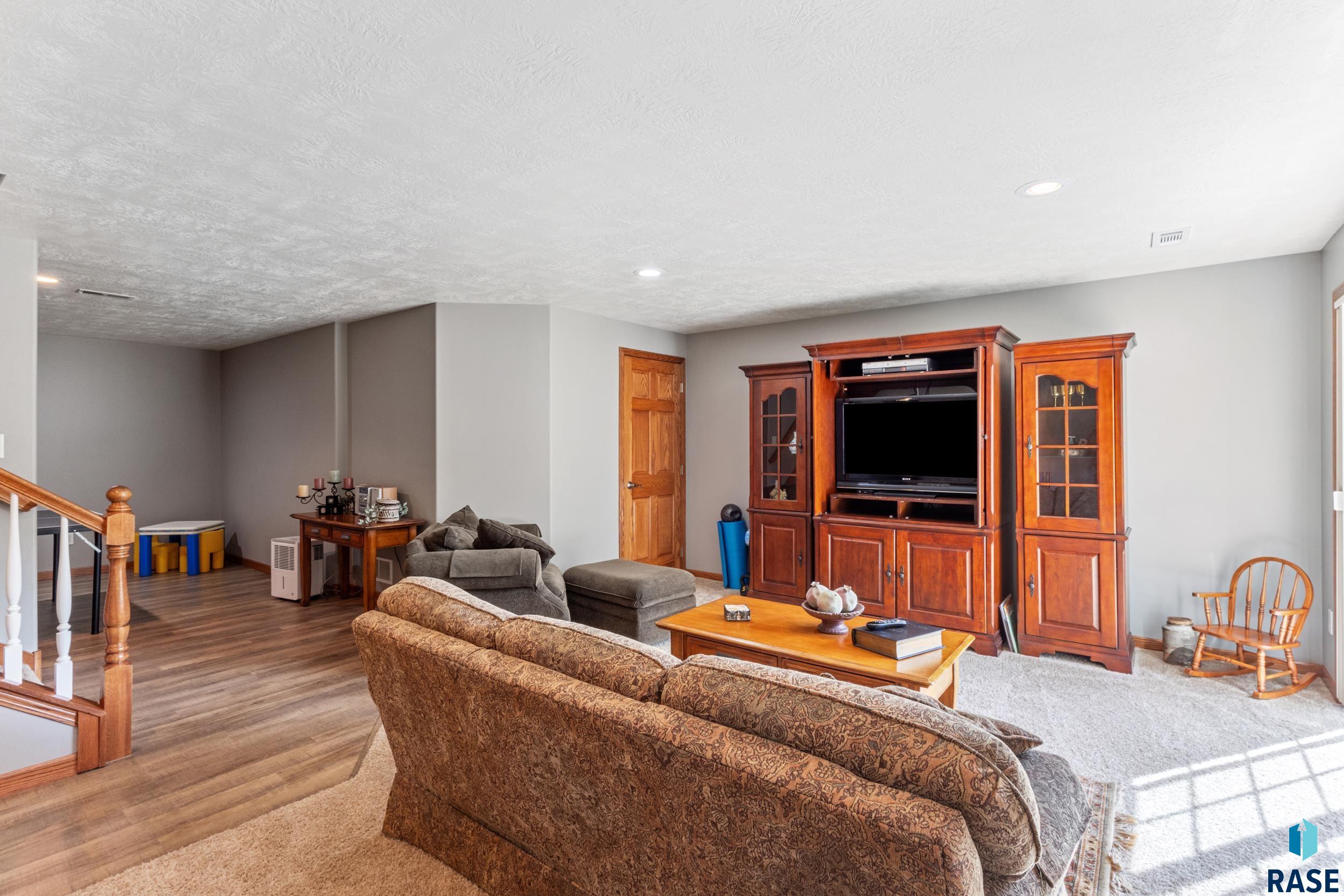 6309 S Heatherridge Ave