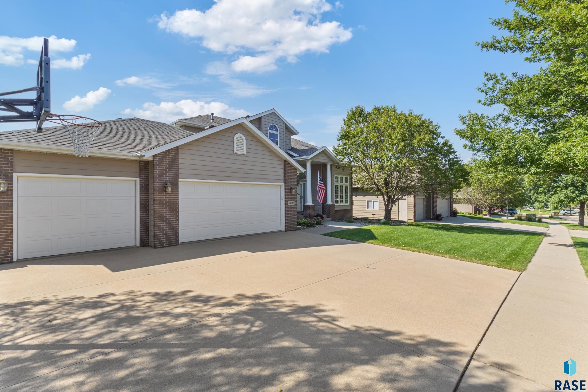 6309 S Heatherridge Ave