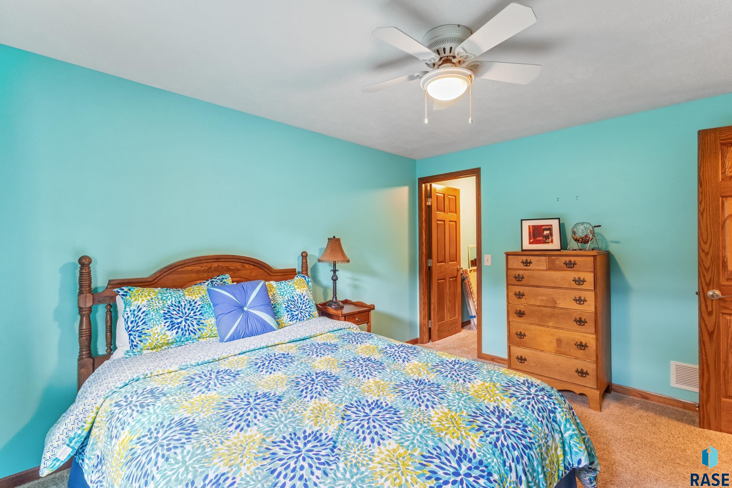 6309 S Heatherridge Ave