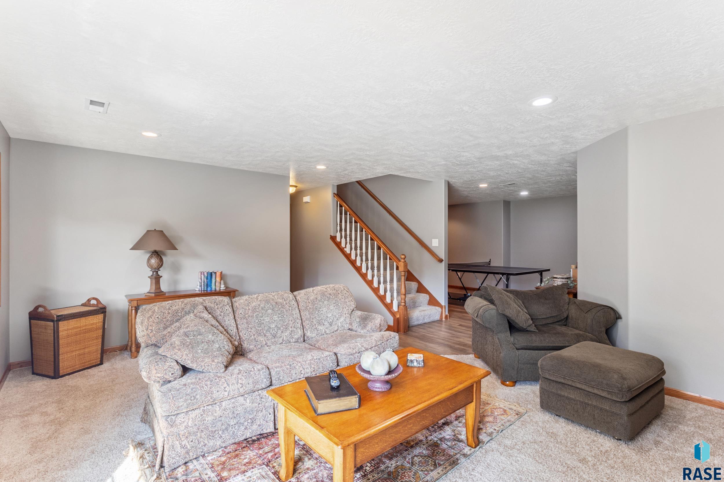 6309 S Heatherridge Ave