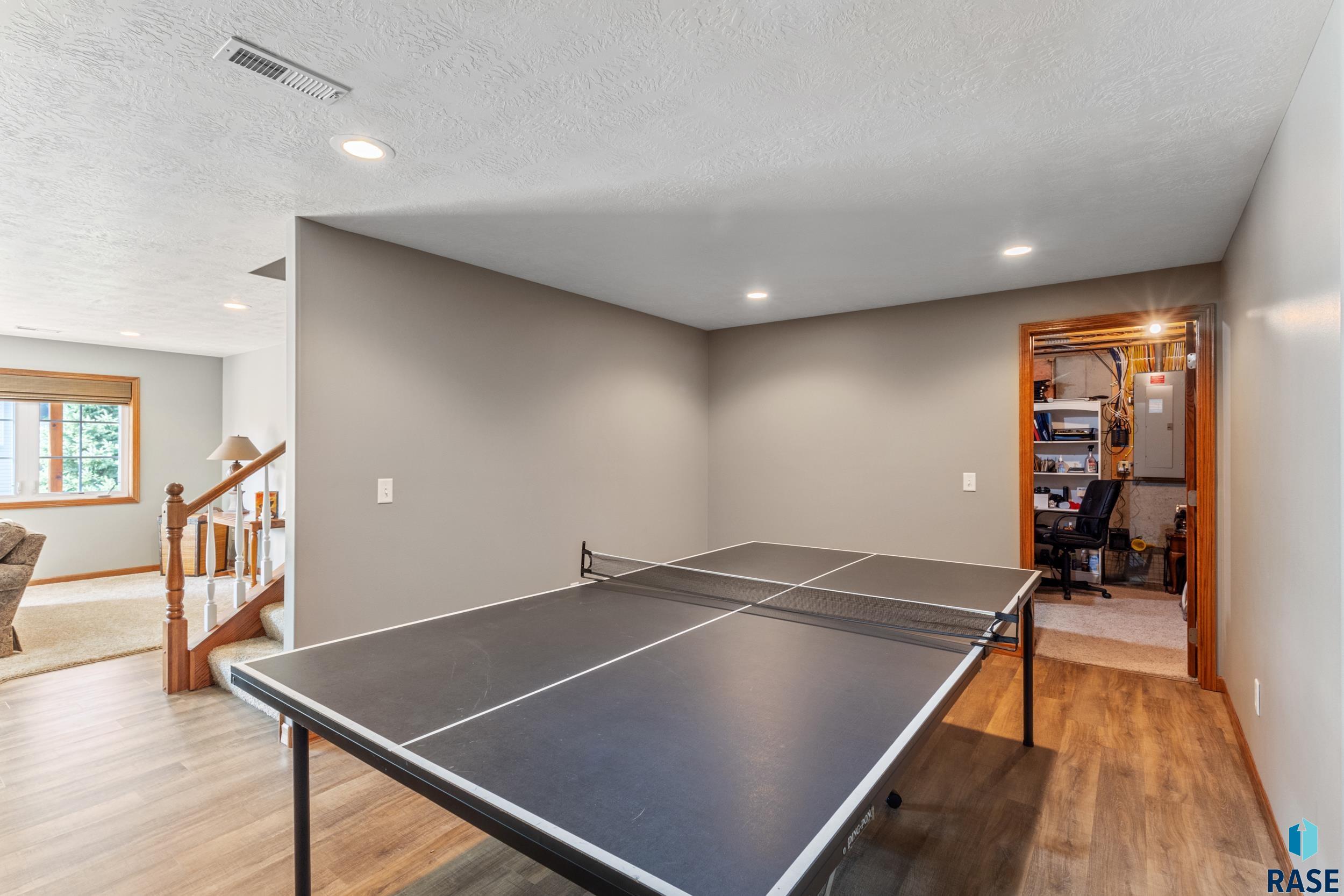 6309 S Heatherridge Ave