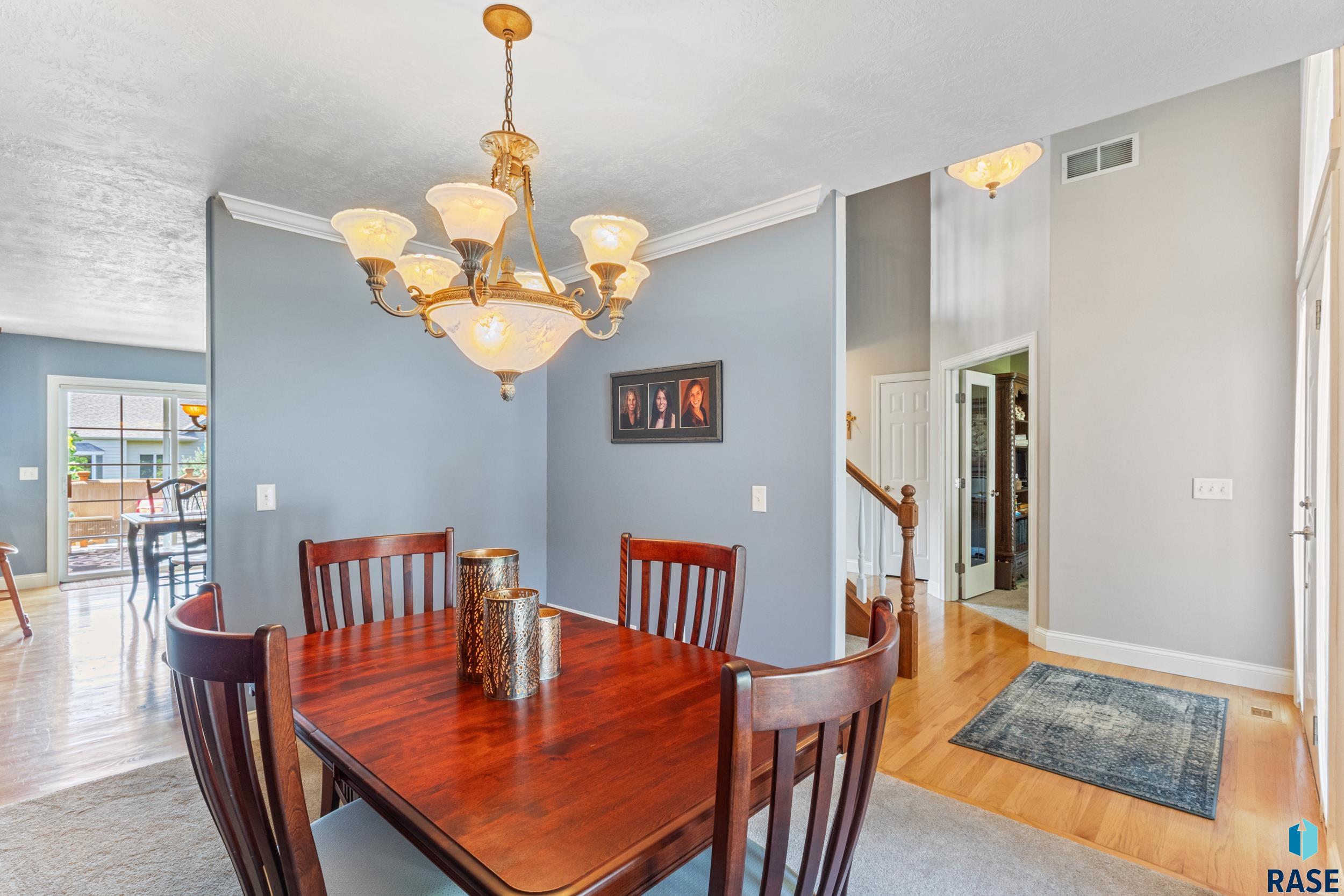 6309 S Heatherridge Ave