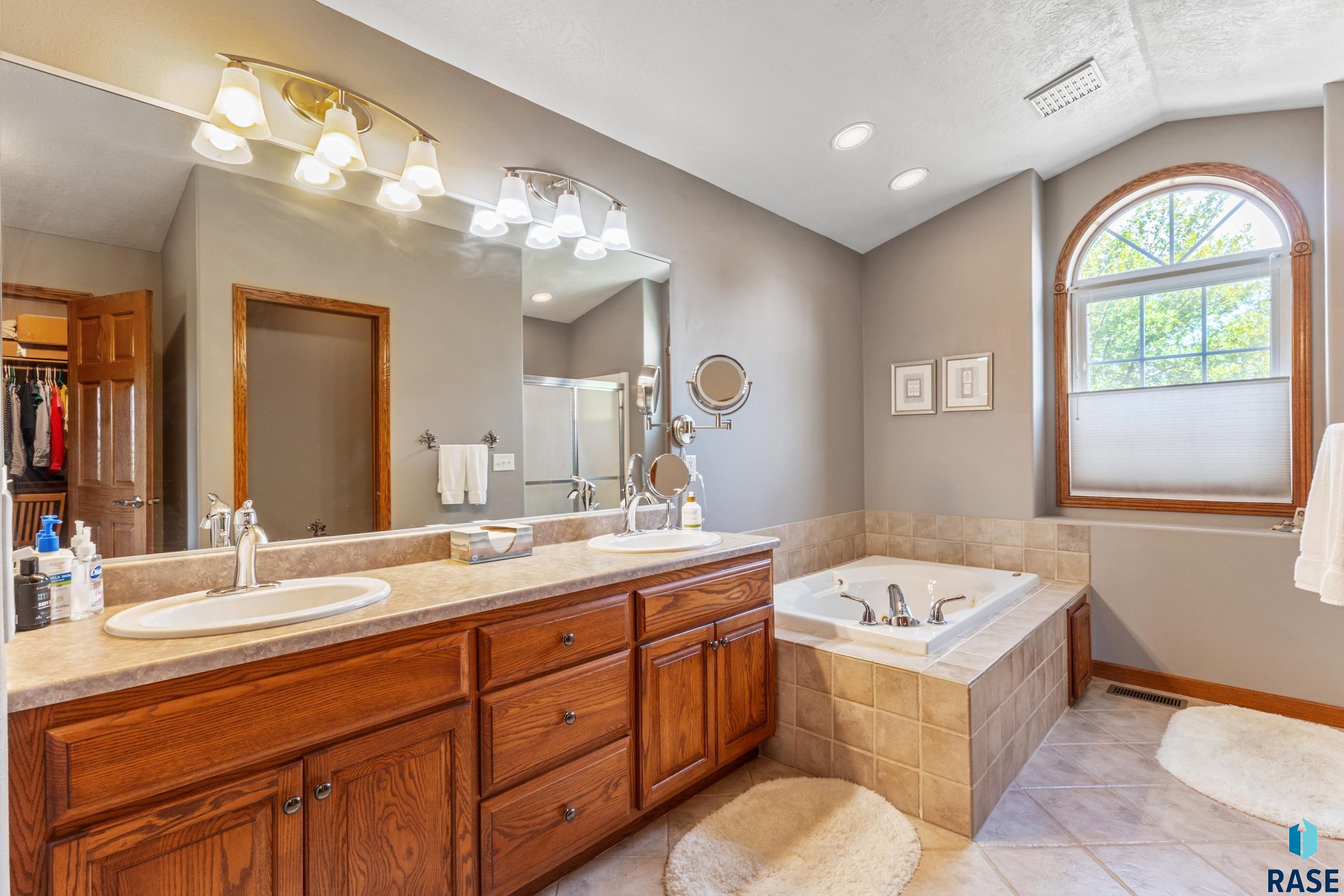 6309 S Heatherridge Ave