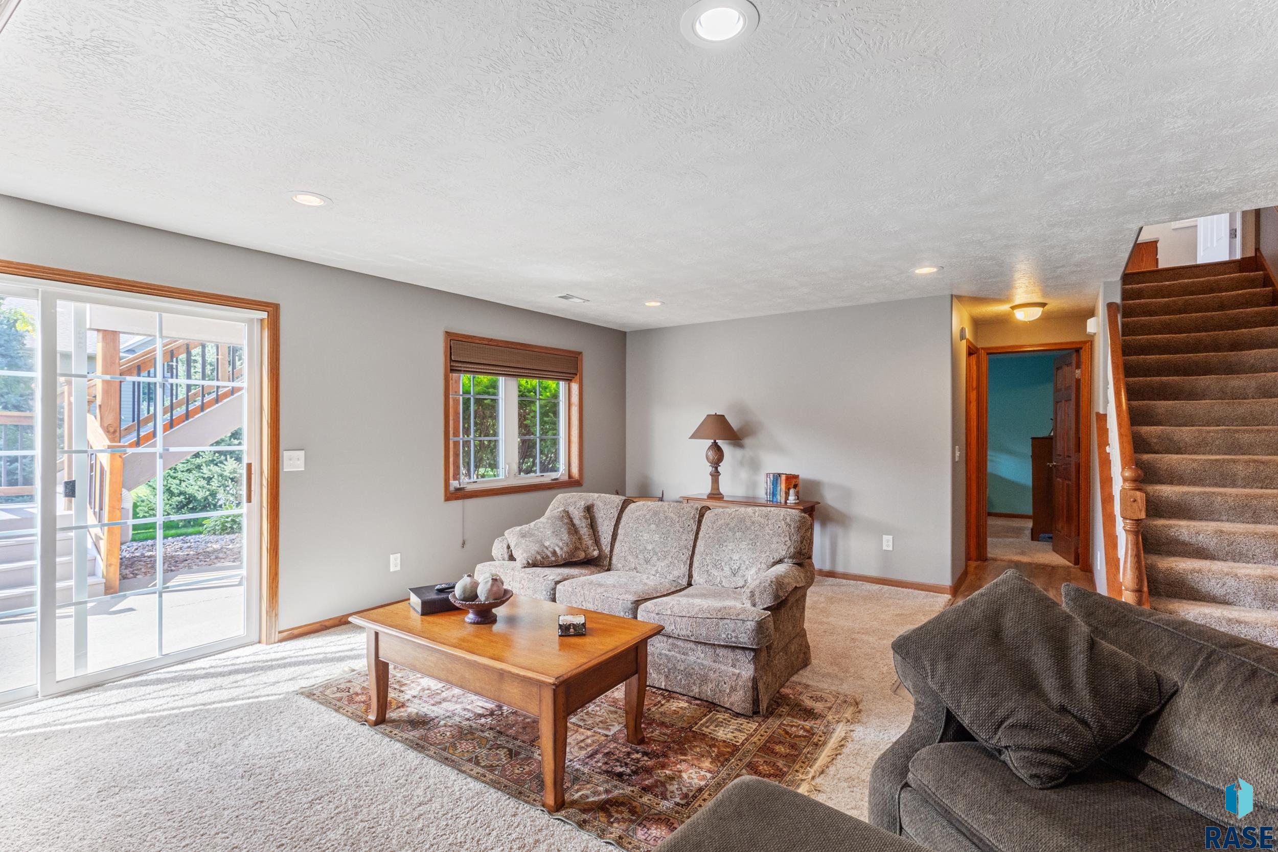 6309 S Heatherridge Ave