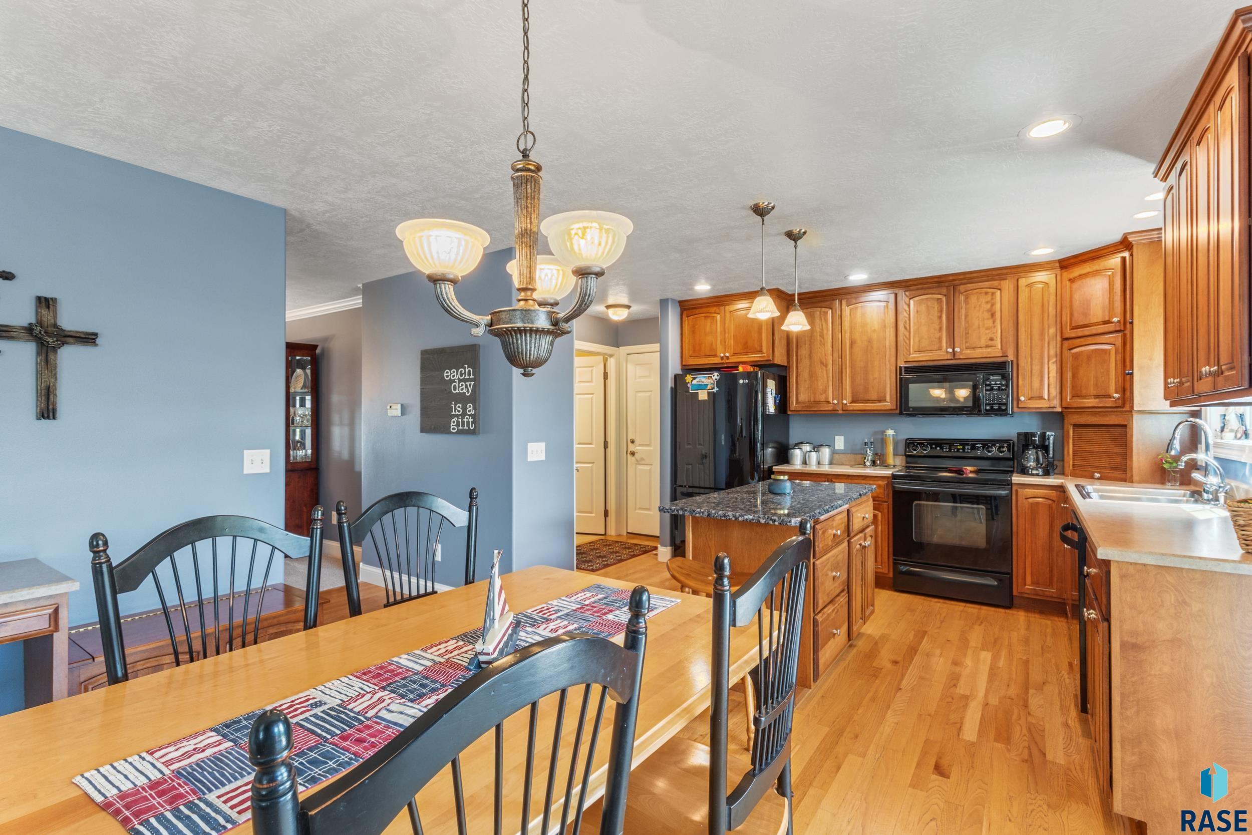 6309 S Heatherridge Ave