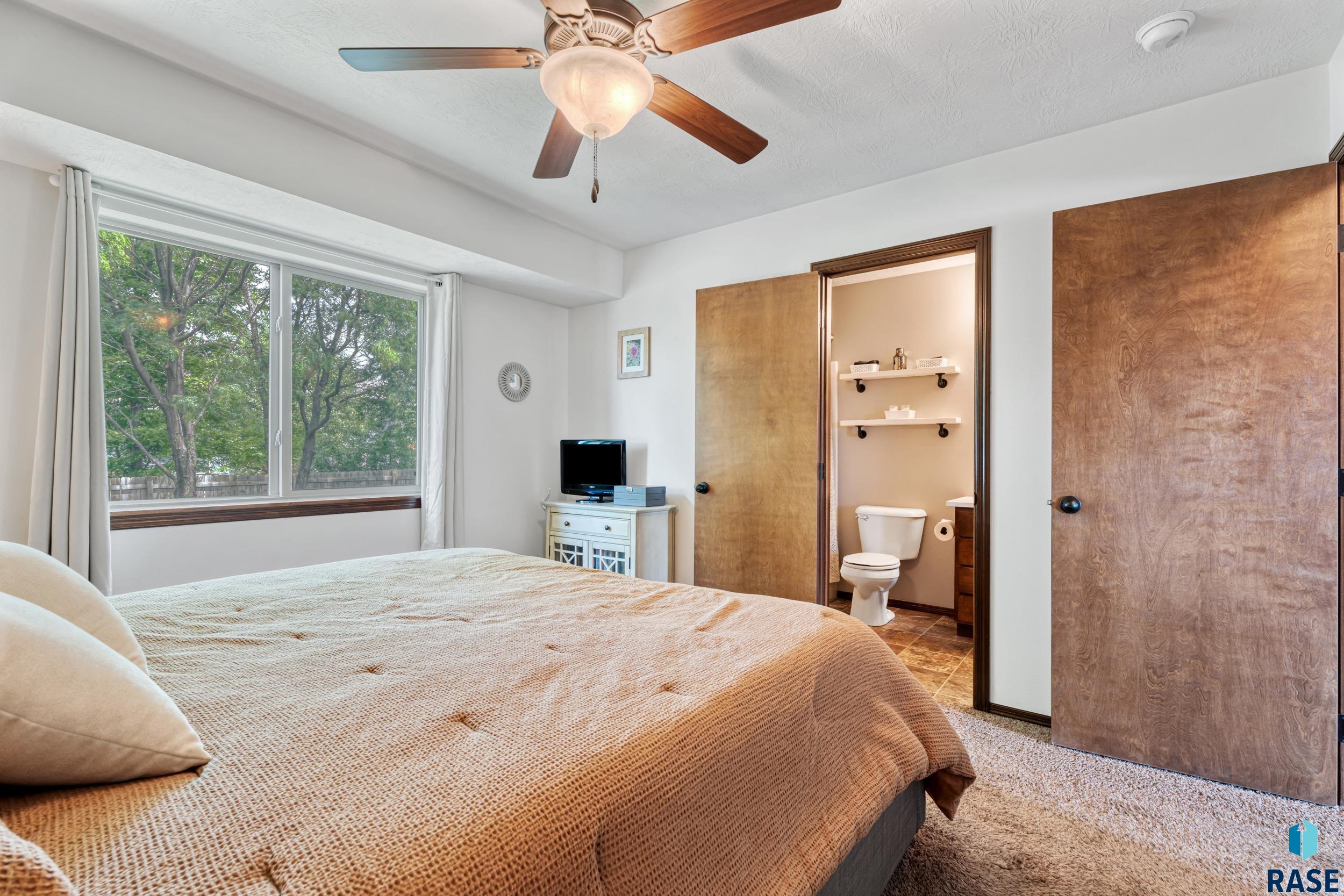 8004 W Vista Park St