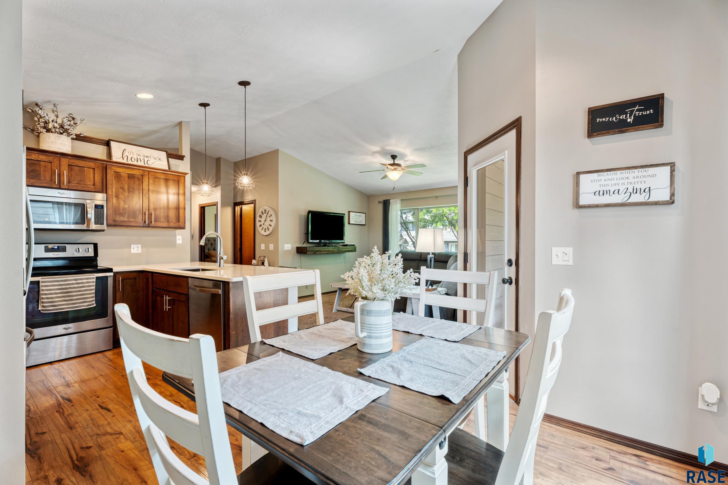 8004 W Vista Park St