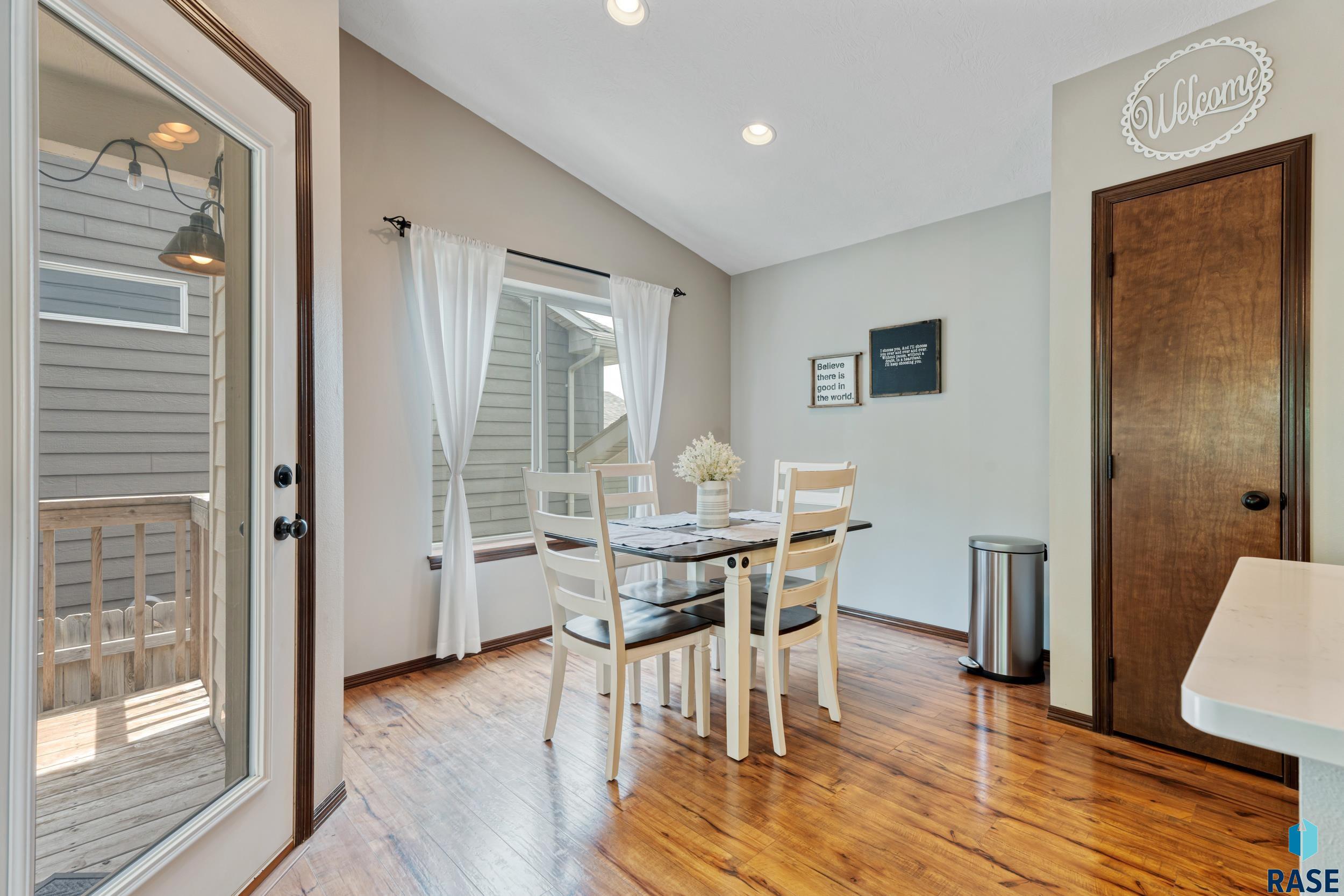 8004 W Vista Park St