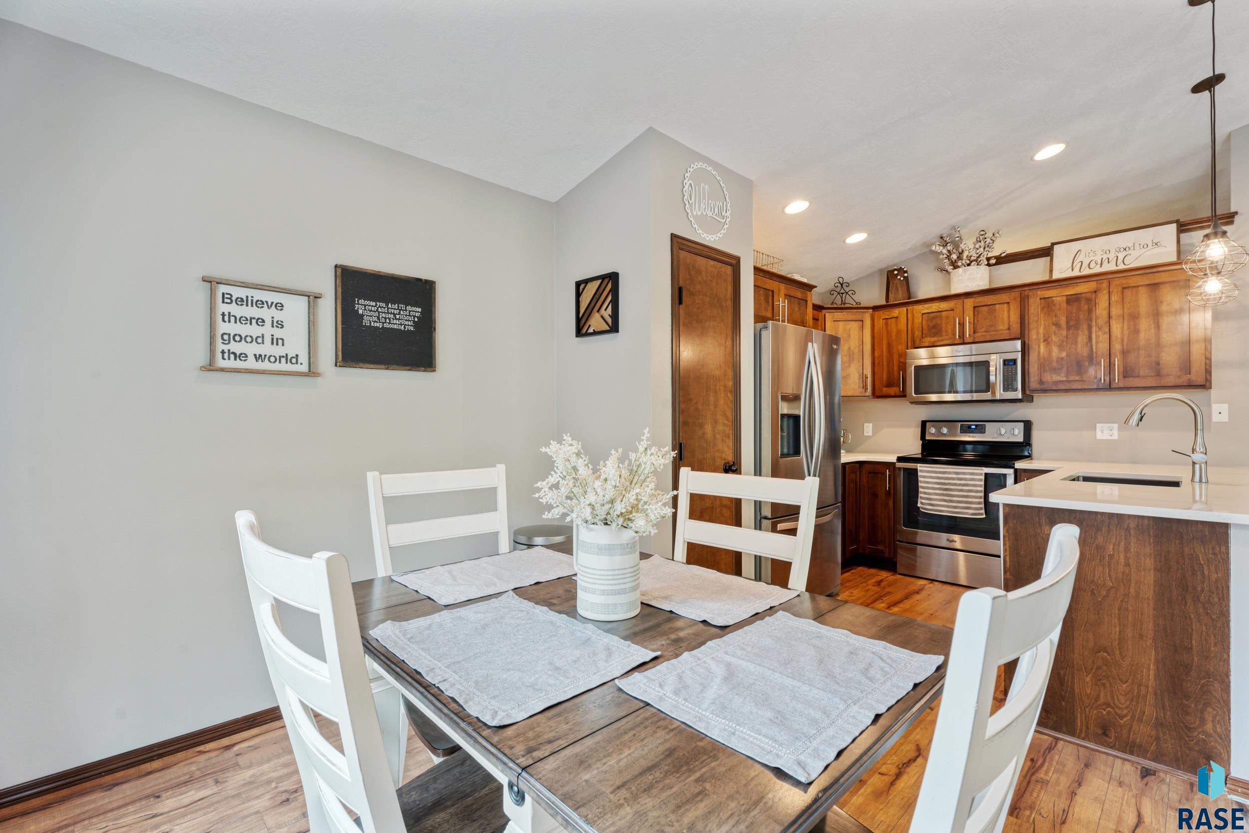 8004 W Vista Park St