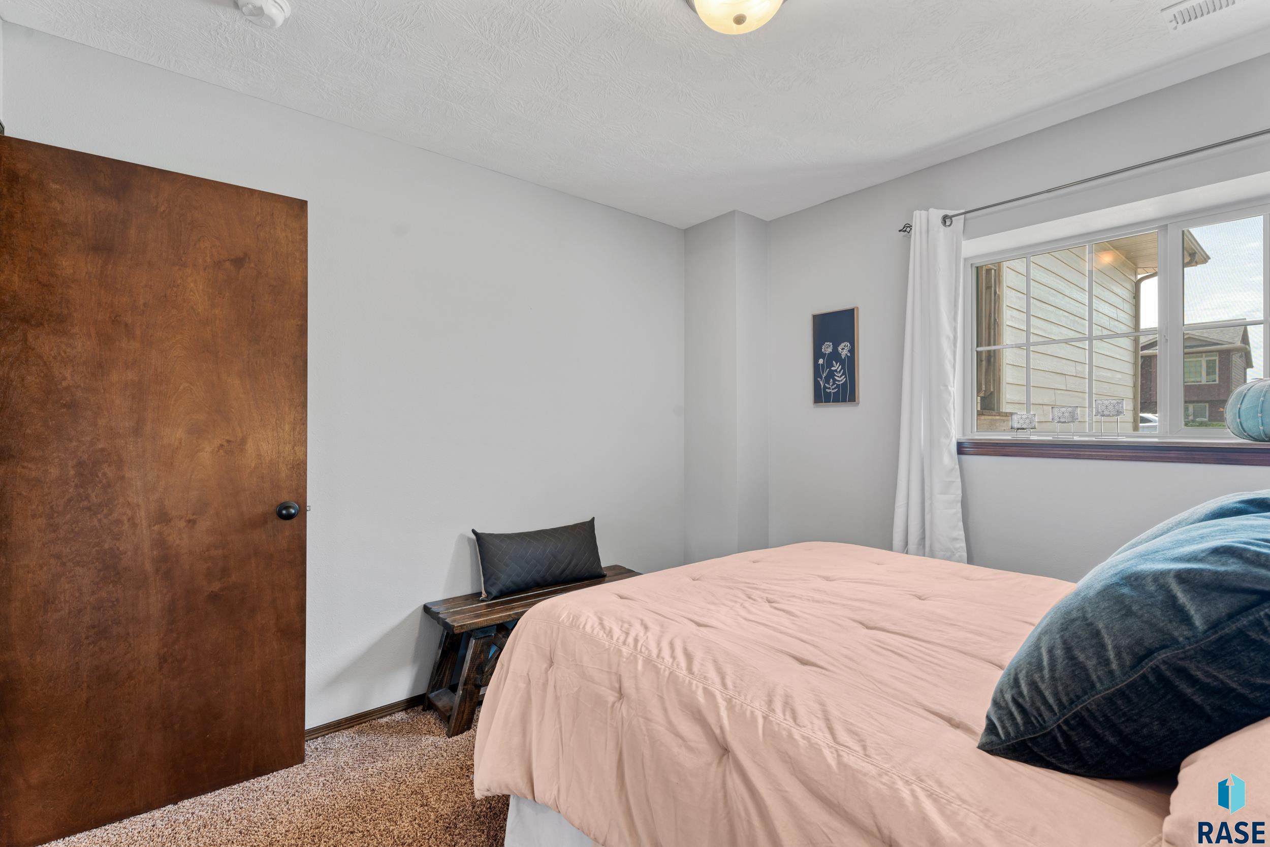 8004 W Vista Park St