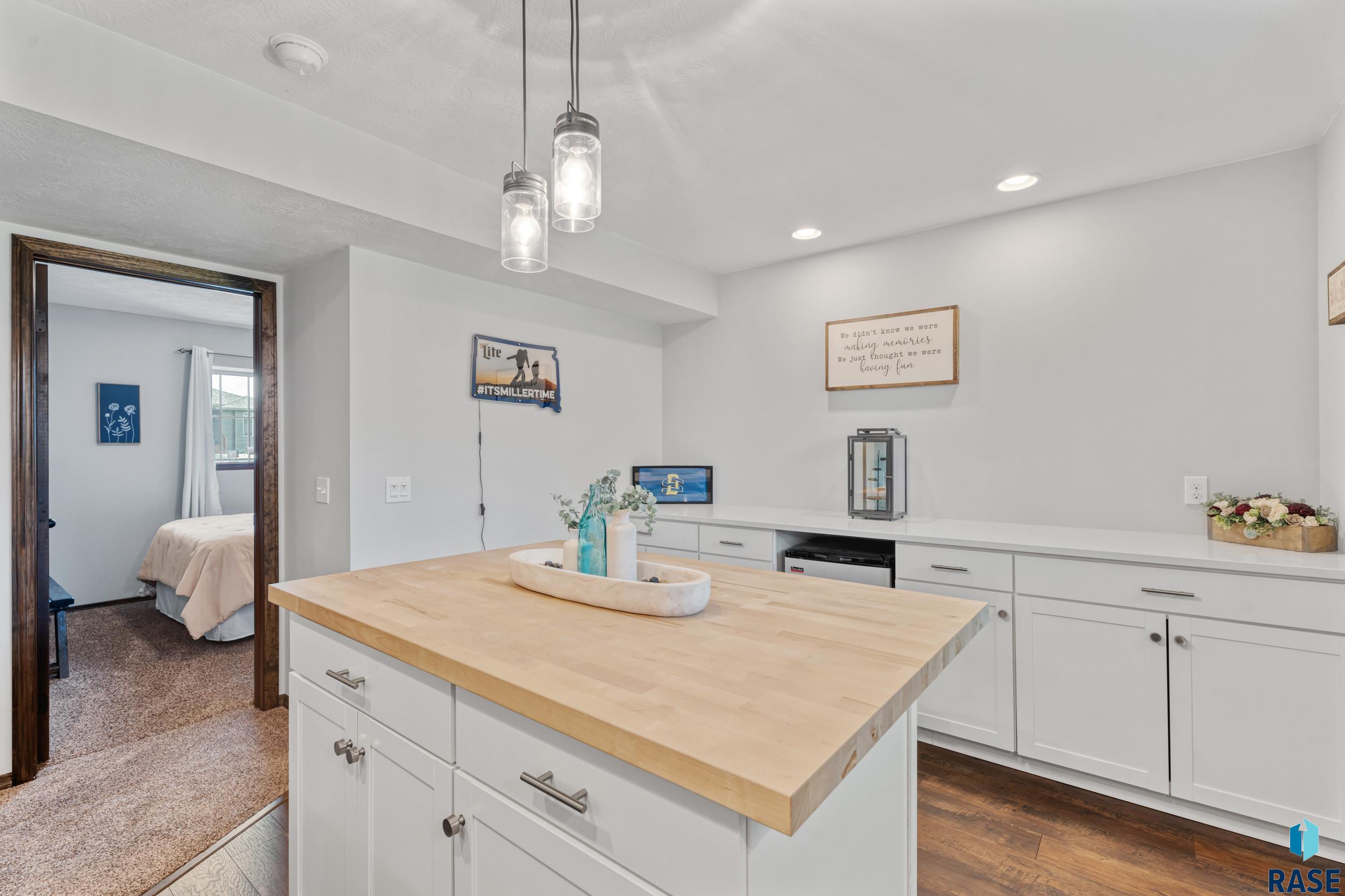 8004 W Vista Park St