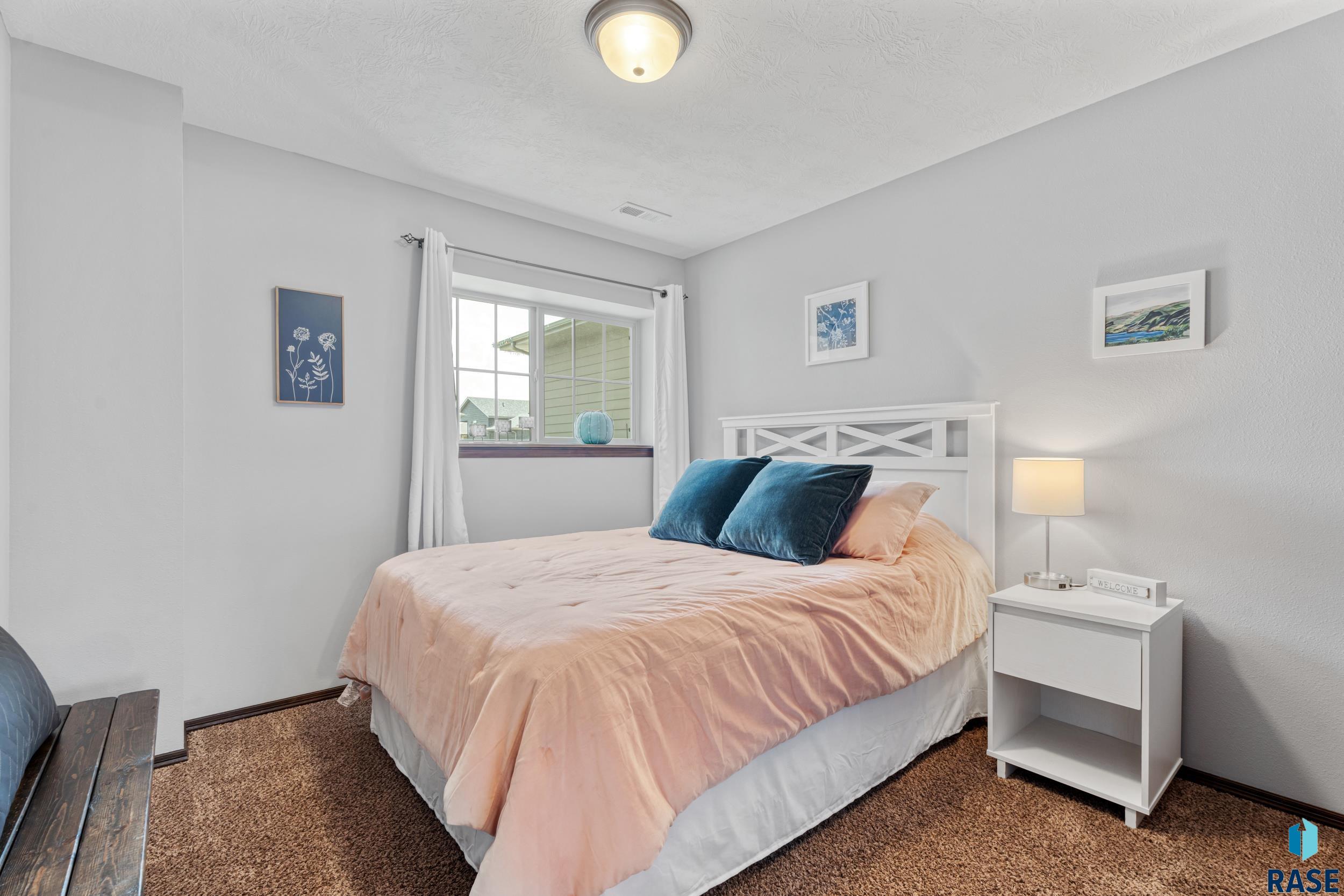 8004 W Vista Park St