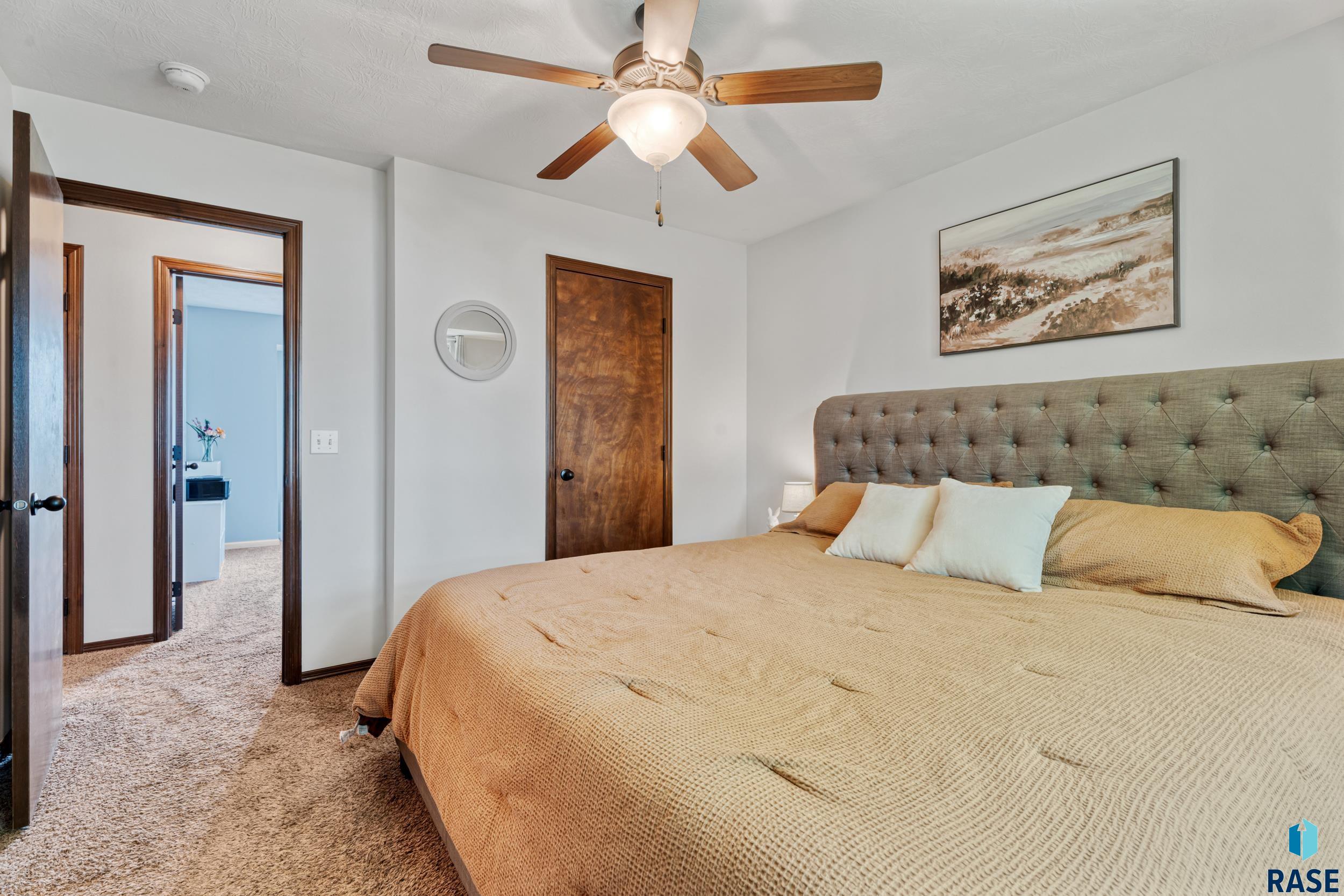 8004 W Vista Park St