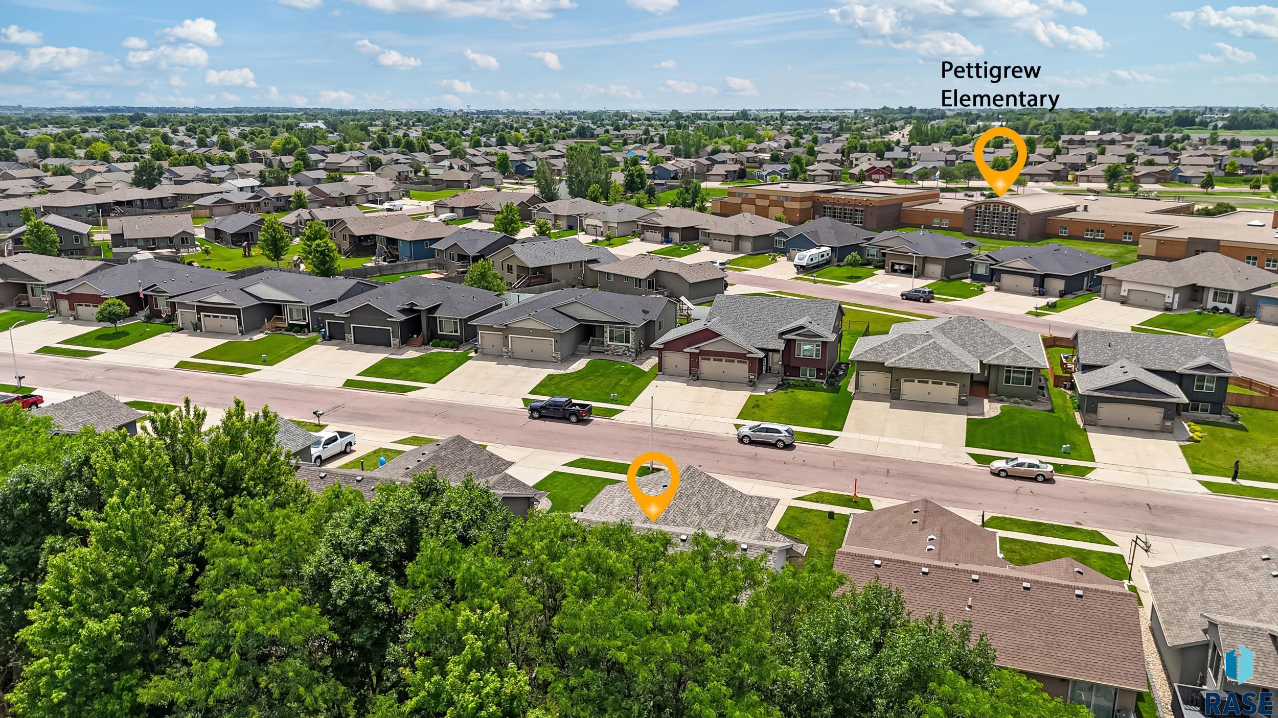 8004 W Vista Park St