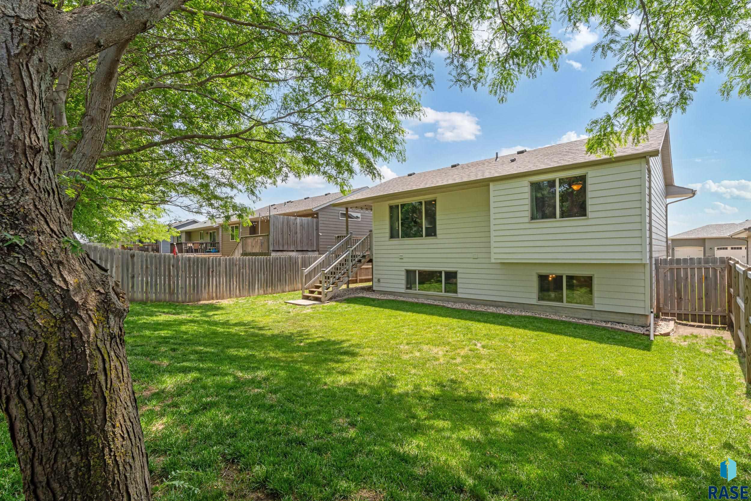 8004 W Vista Park St