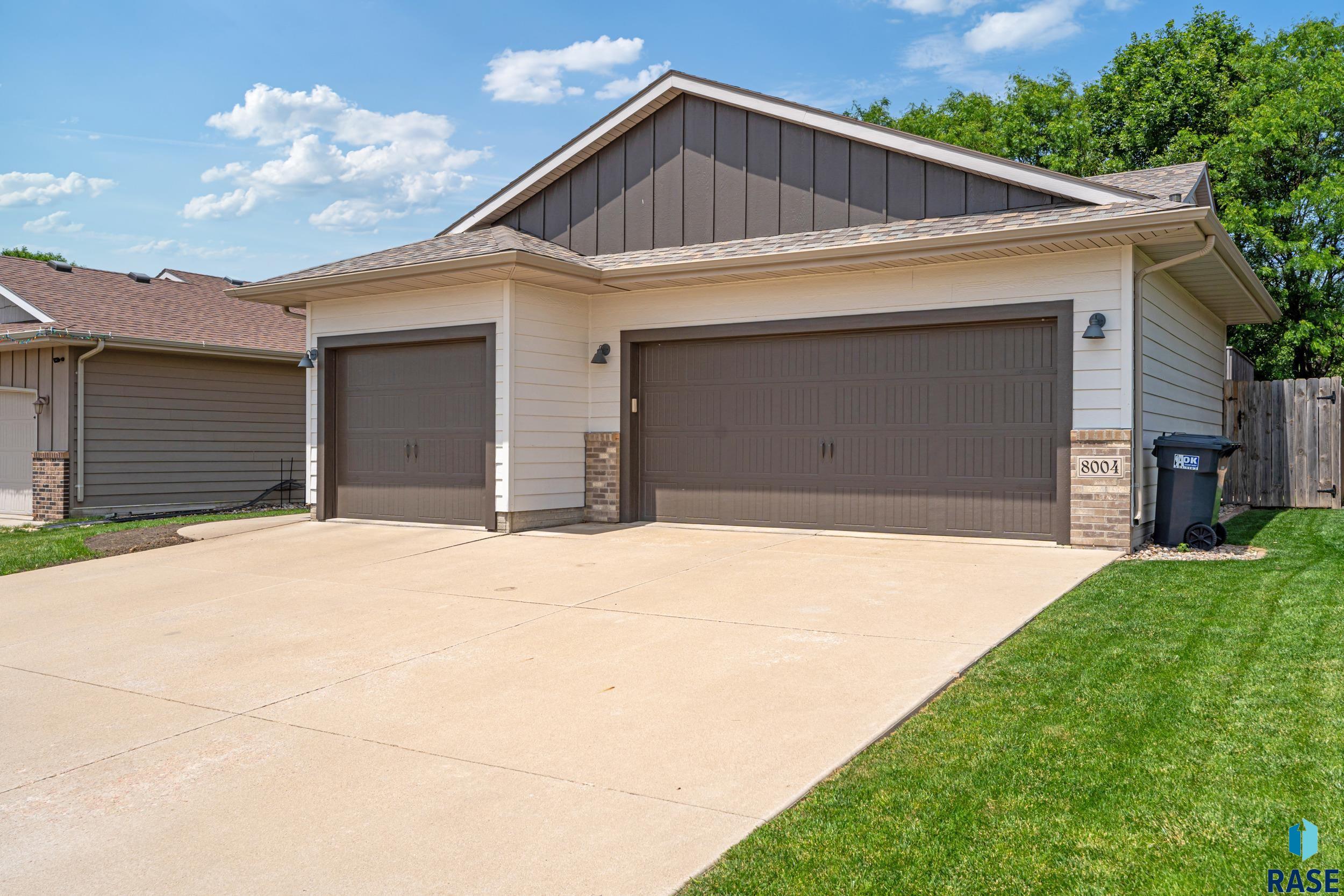 8004 W Vista Park St