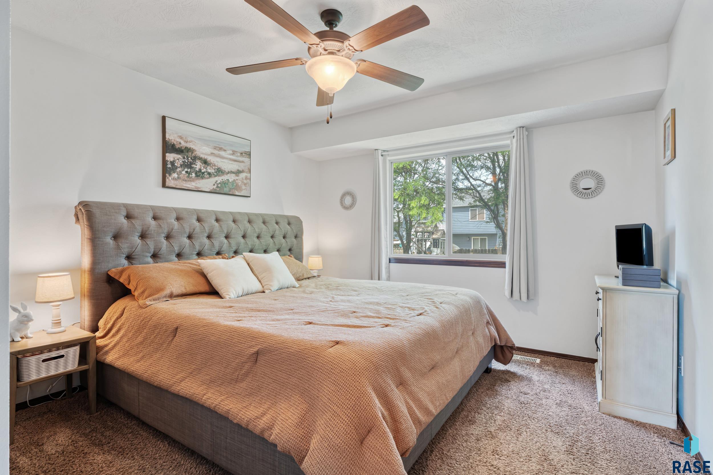 8004 W Vista Park St