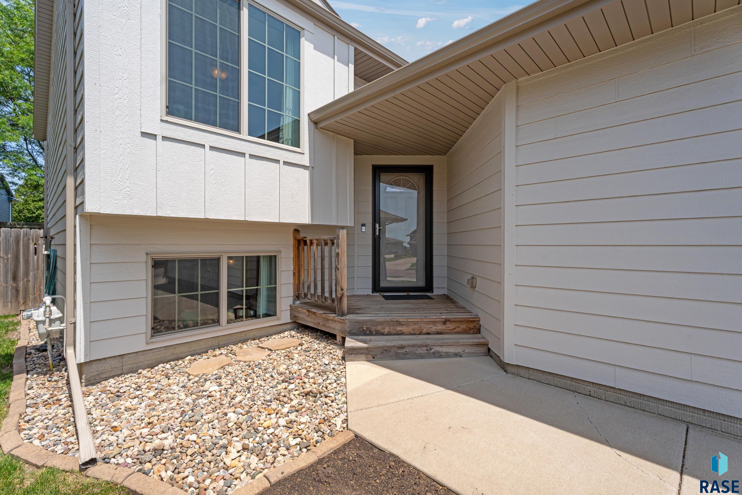 8004 W Vista Park St