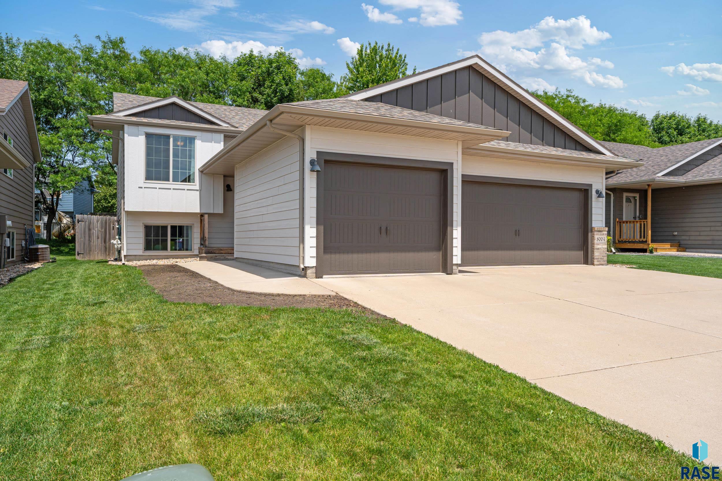 8004 W Vista Park St