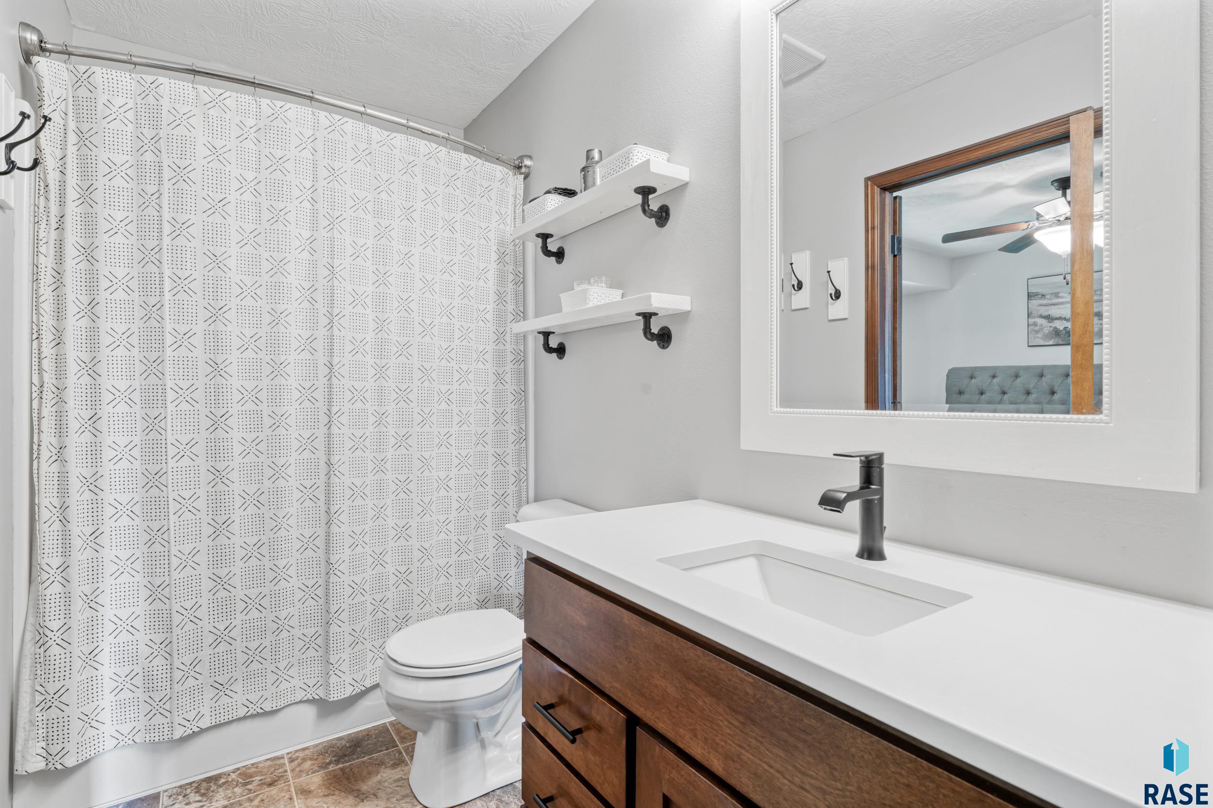 8004 W Vista Park St